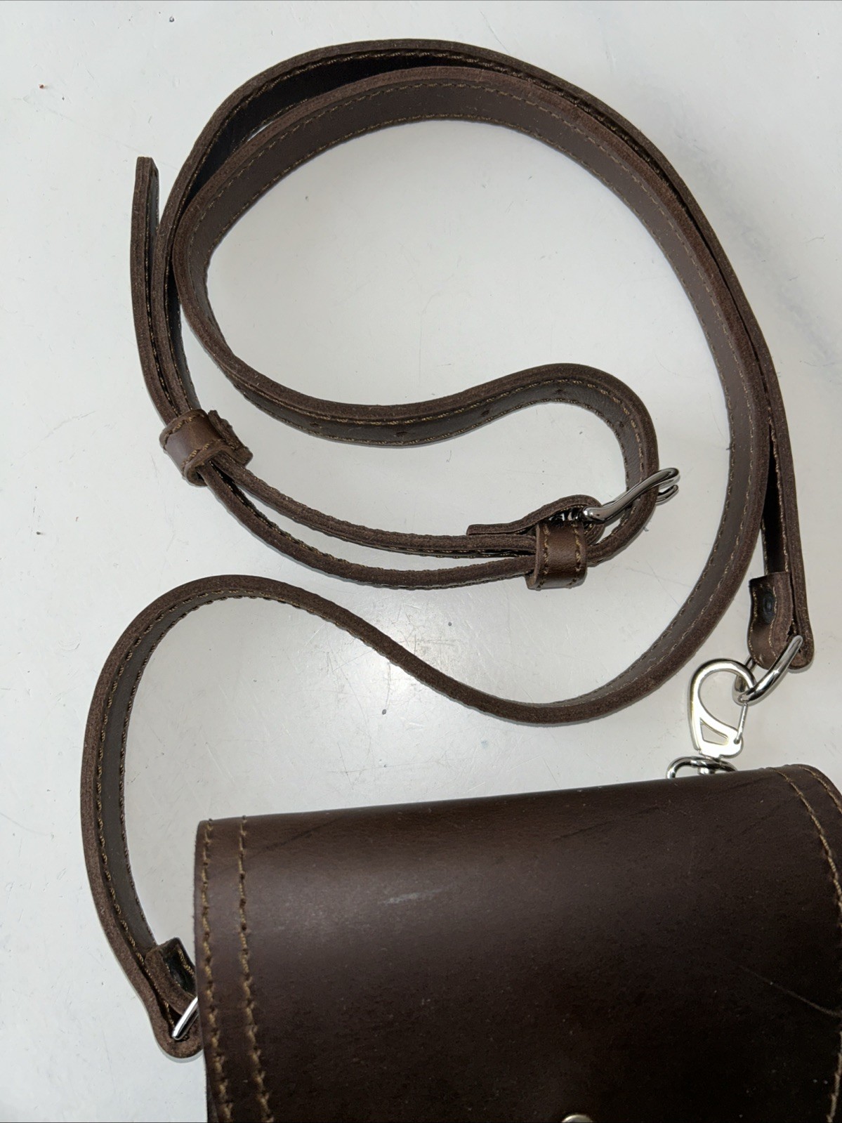 Saddleback Leather Pouch w Strap Chestnut Brown NWOT 8.75”Lx6.75”Wx1.5”D