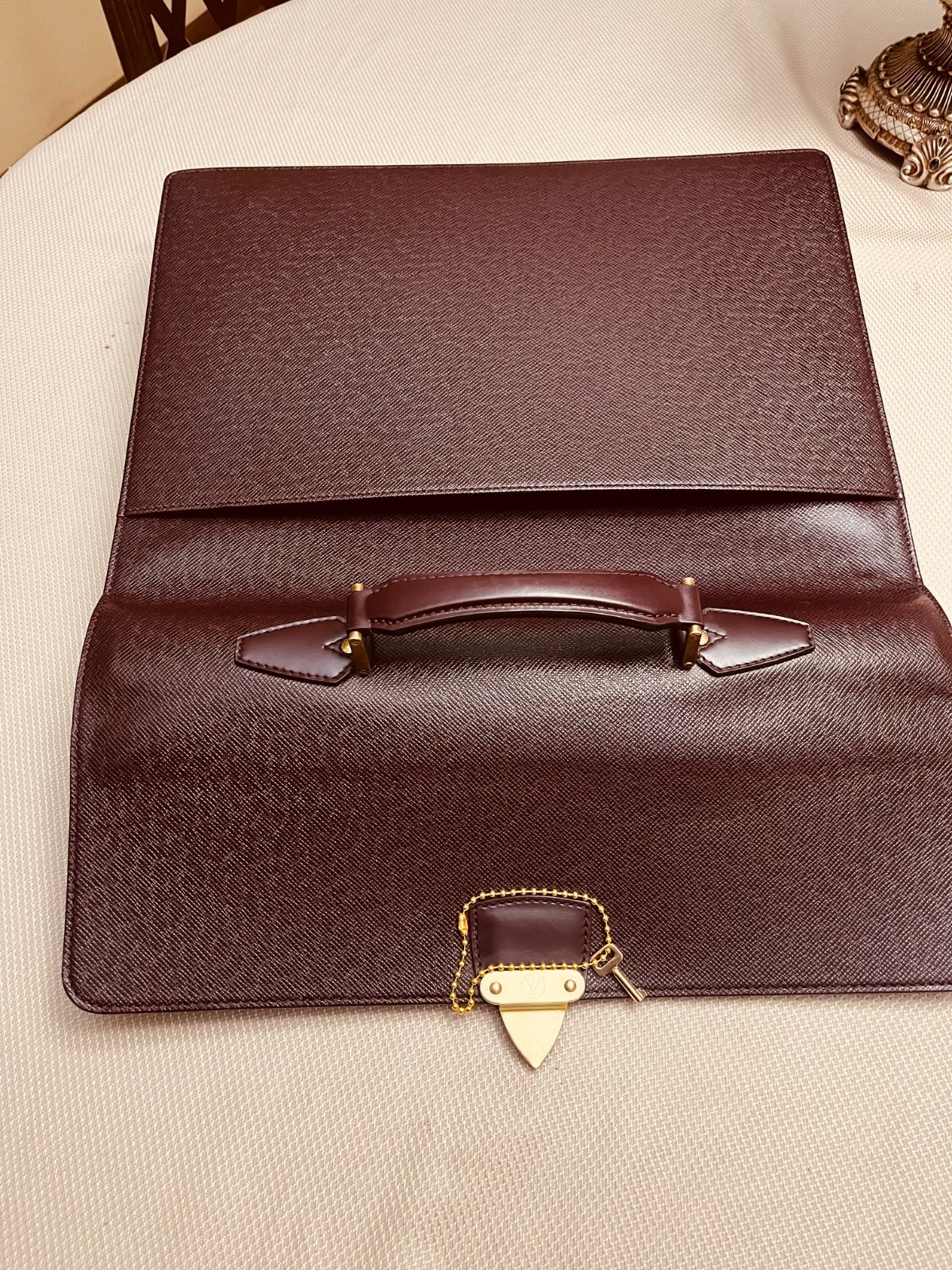 LOUIS VUITTON Serviette “MOSKOVA” Taiga Leather Briefcase / Satchel – France
