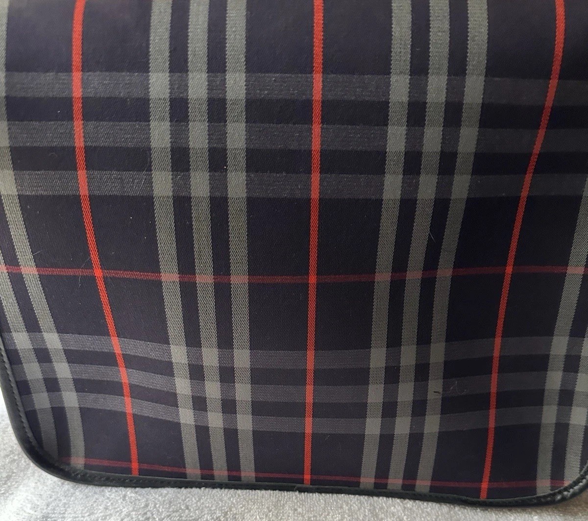 Authentic Burberry Nova Check Messenger Bag Navy Leather Canvas Crossbody Laptop