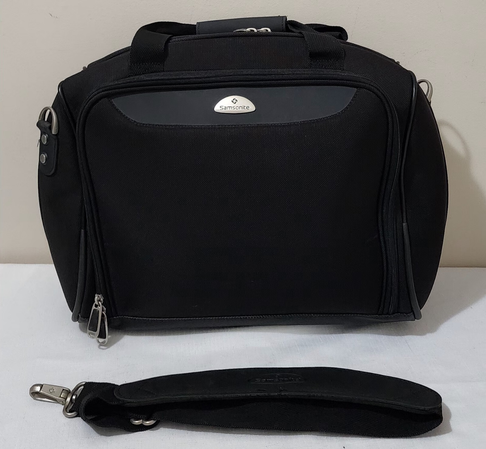 Samsonite Travel Black Laptop Briefcase MessengerBag,Fits 17” Polyethylene Vinly