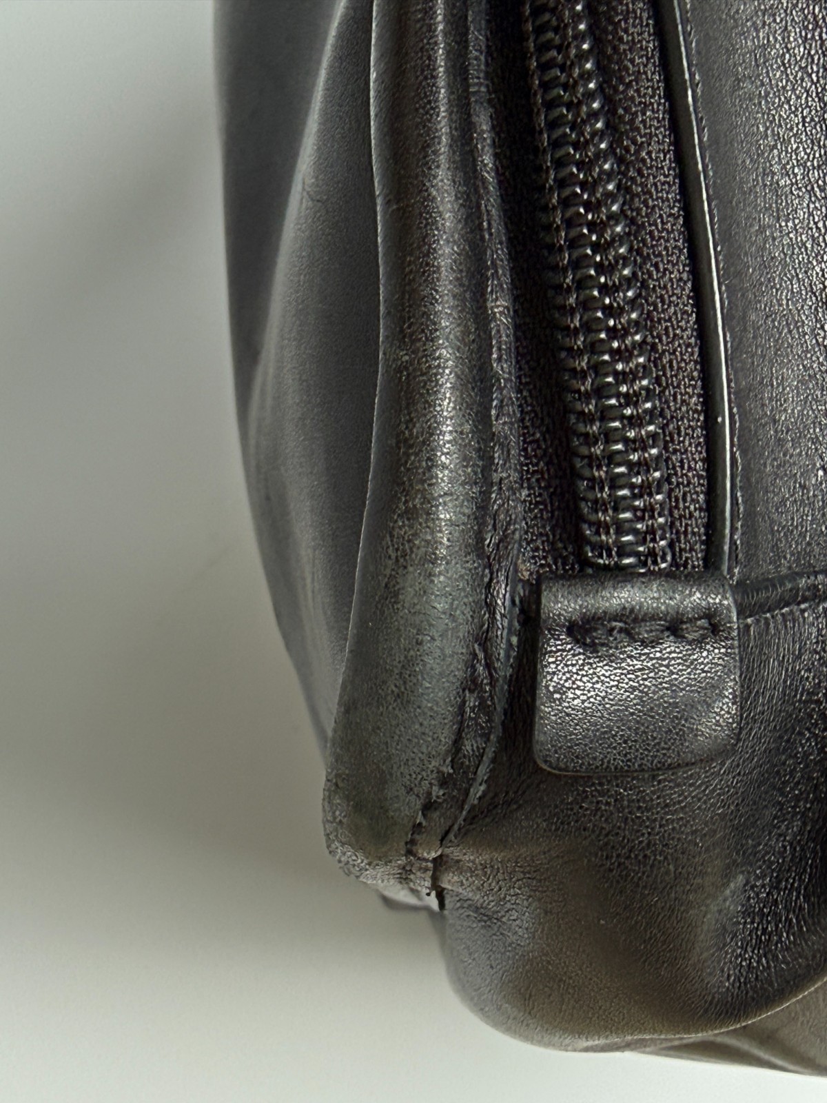 TUMI LEATHER LAPTOP BRIEFCASE – 96160DH – EXPANDABLE BLACK TRAVEL BAG w/DUST BAG