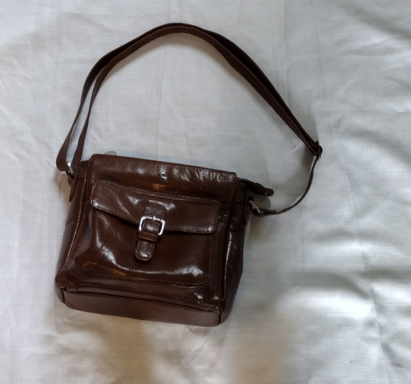 Ashwood Chestnut Brown Leather Crossbody Messenger Bag-Unisex & Stylish