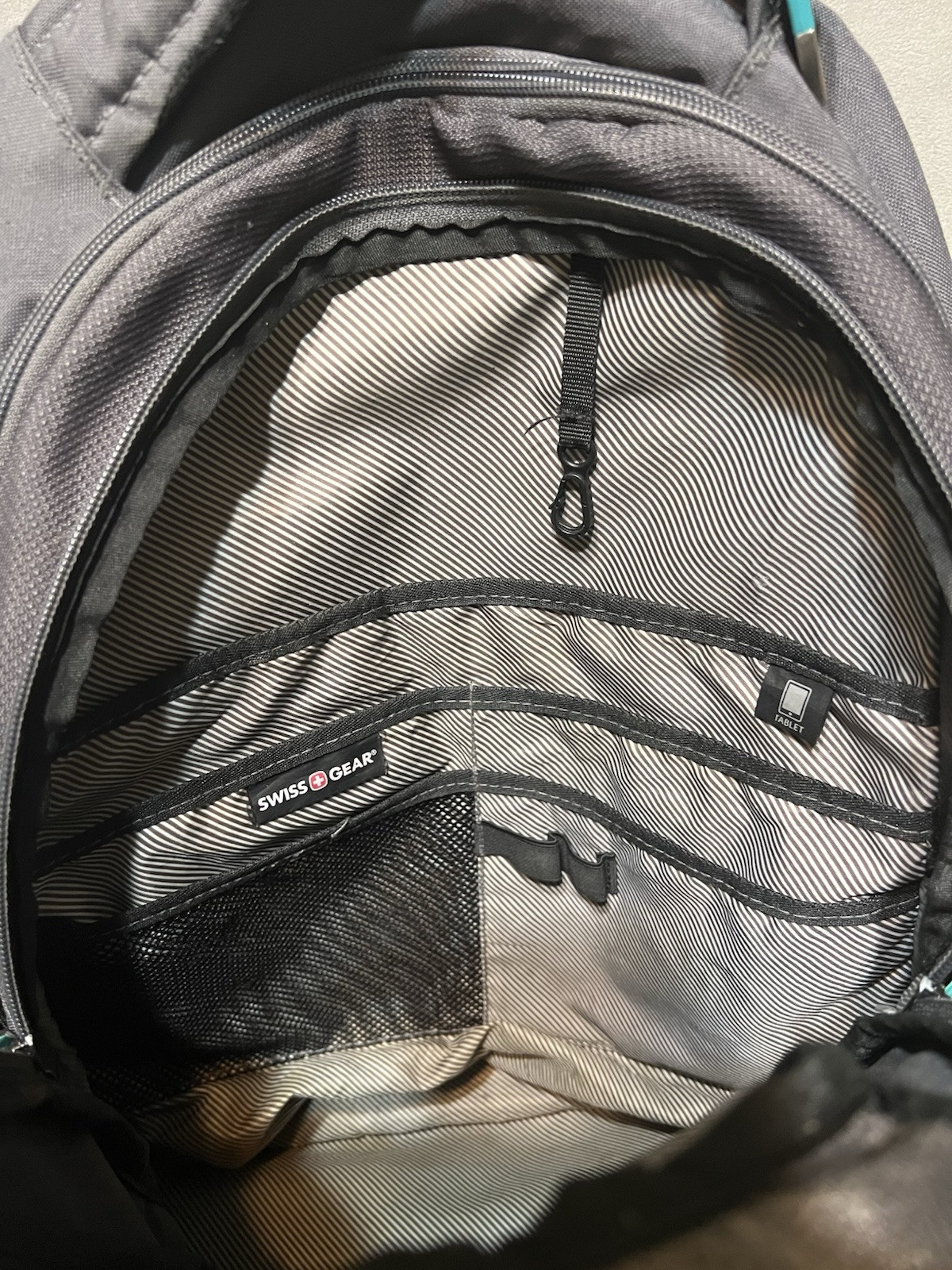 Swiss Gear Airflow backpack padded laptop tablet bag 18″ x 15″ x 8″ black & blue