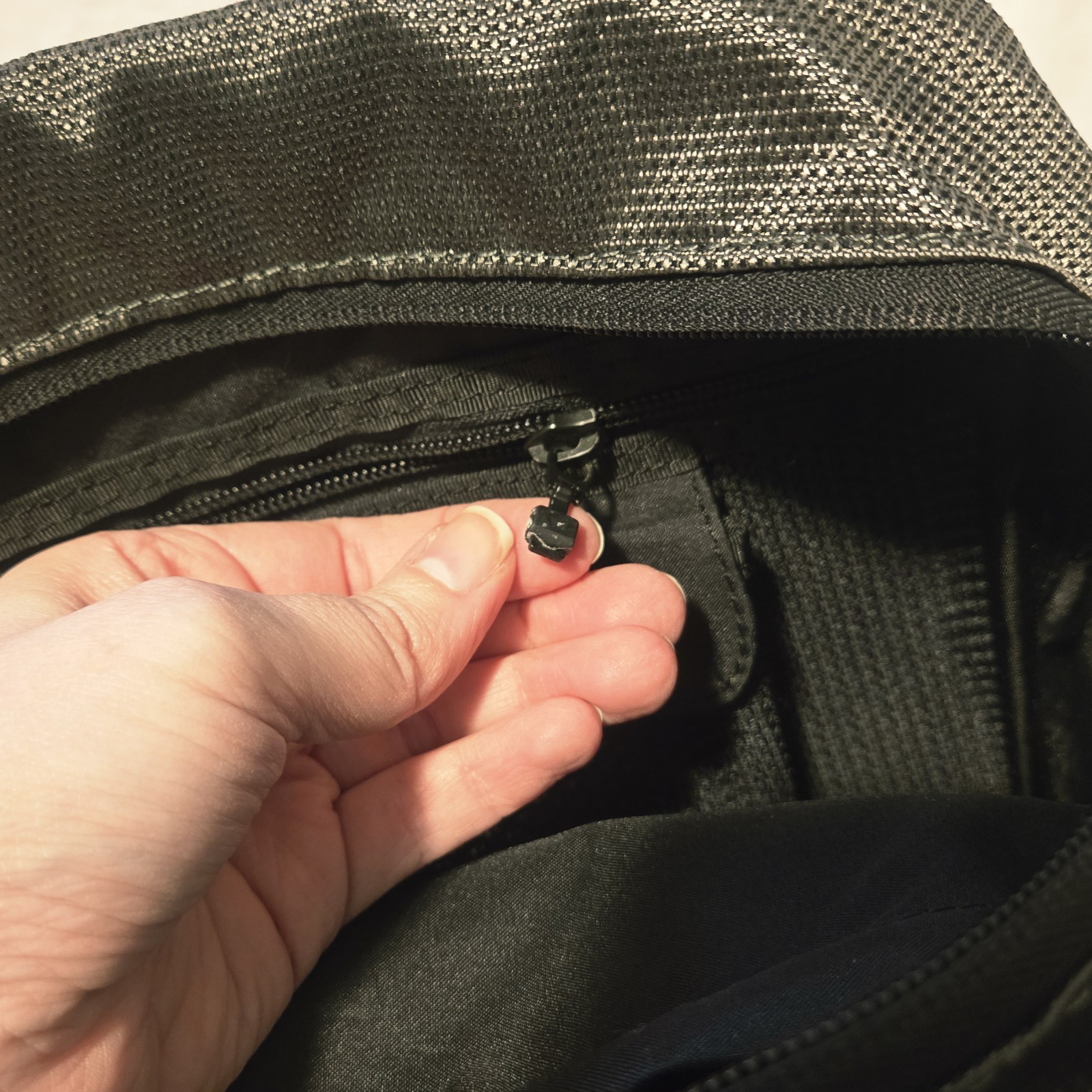 Tumi T Tech Green Black Expandable Buckle Nylon Sling Shoulder Travel Work Bag