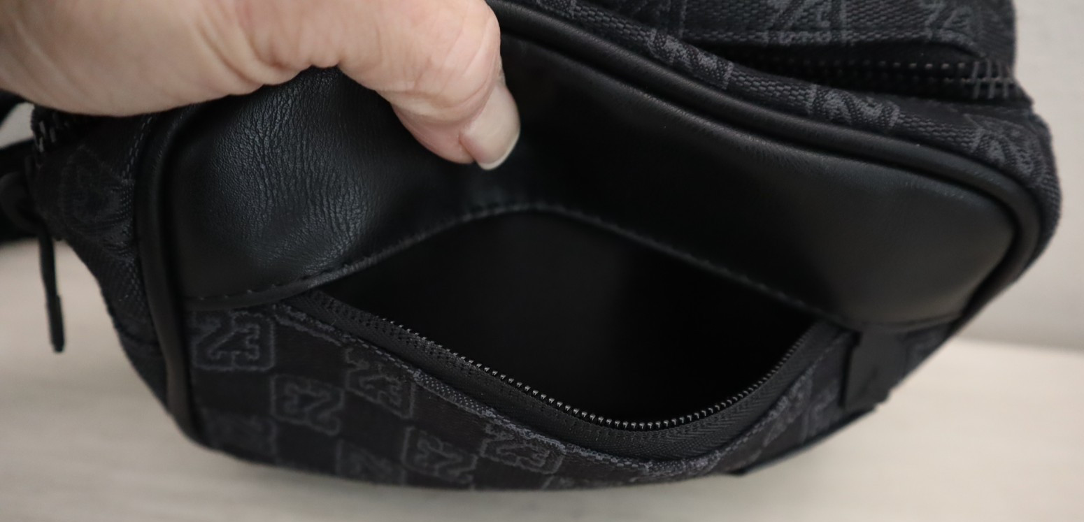 Nike Jordan MA0981 -KK2 Men’s O/S Black 23 Monogram Camera/Crossbody Bag 1.5L