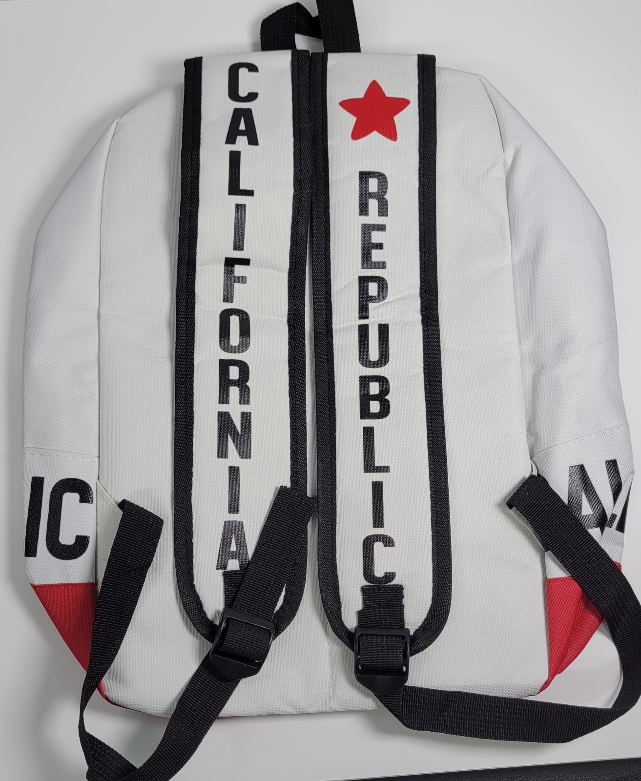California Republic Backpack Bear White Red, Blk, 16″x11″x5″ Polyester