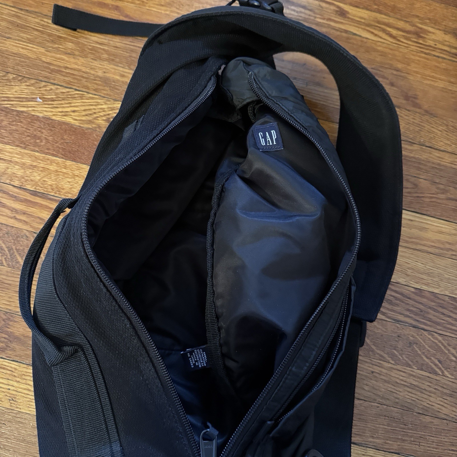 2003 GAP Sling Cargo Cross Body Bag Backpack Black Y2K Vintage 2000s Gorpcore