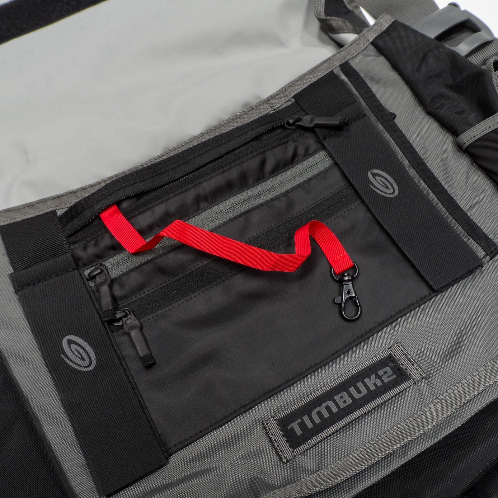 NEW Timbuk2 Command Black Gray Padded Laptop Travel Messenger Bag – 15″ M Medium