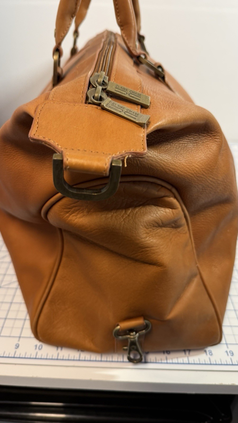 CLAIRE CHASE 22” Authentic Tan Leather Duffle Bag Travel Bag Made in Colombia
