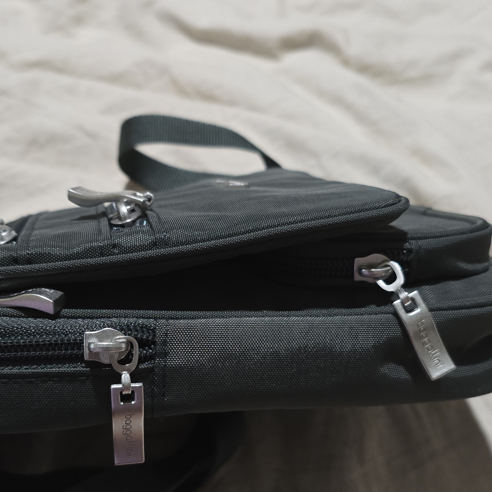 baggallini gray Crossbody Adjustable Strap Multiple Compartments