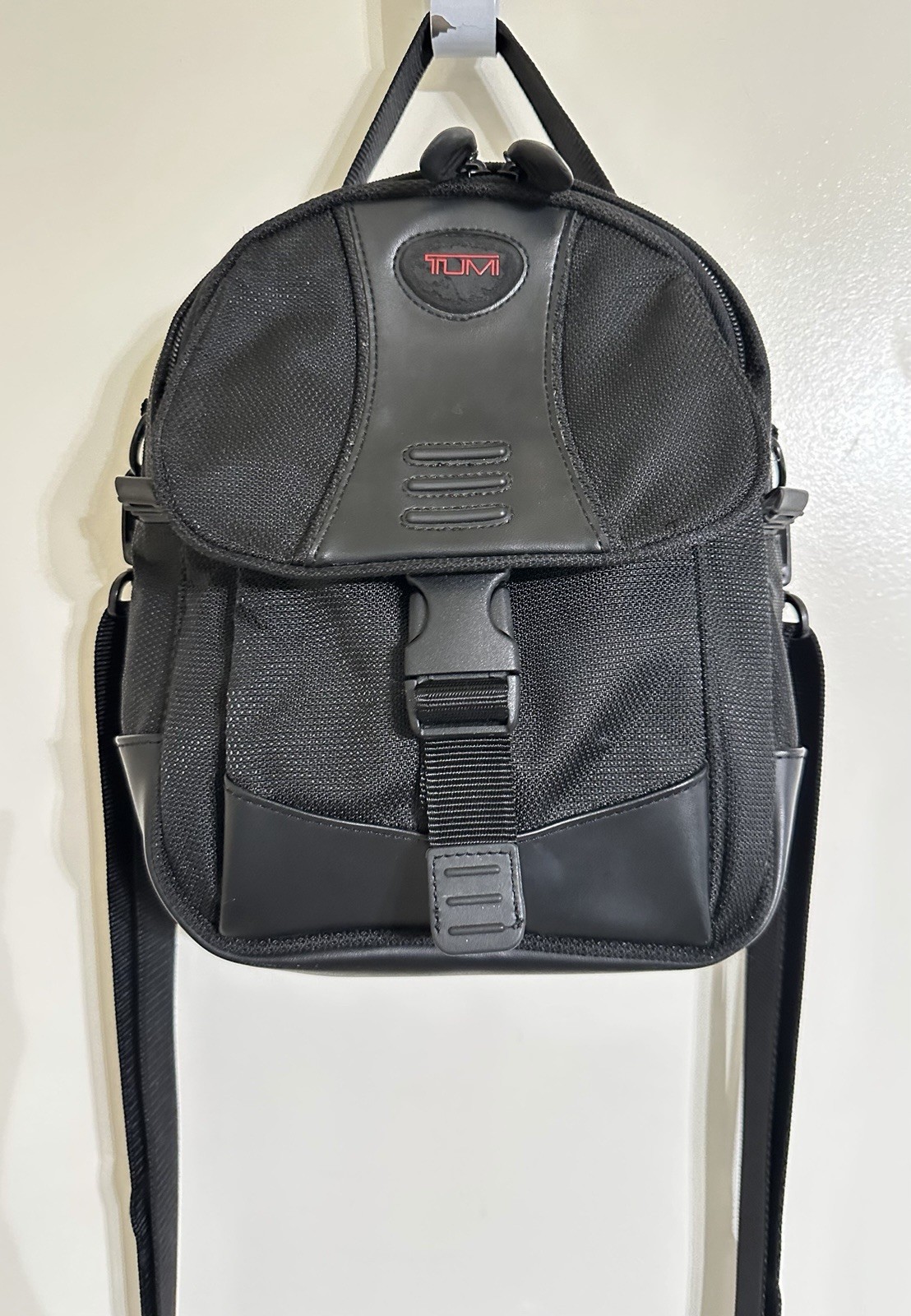 TUMI T2 Ballistic Nylon Men’s Shoulder Bag Small Black