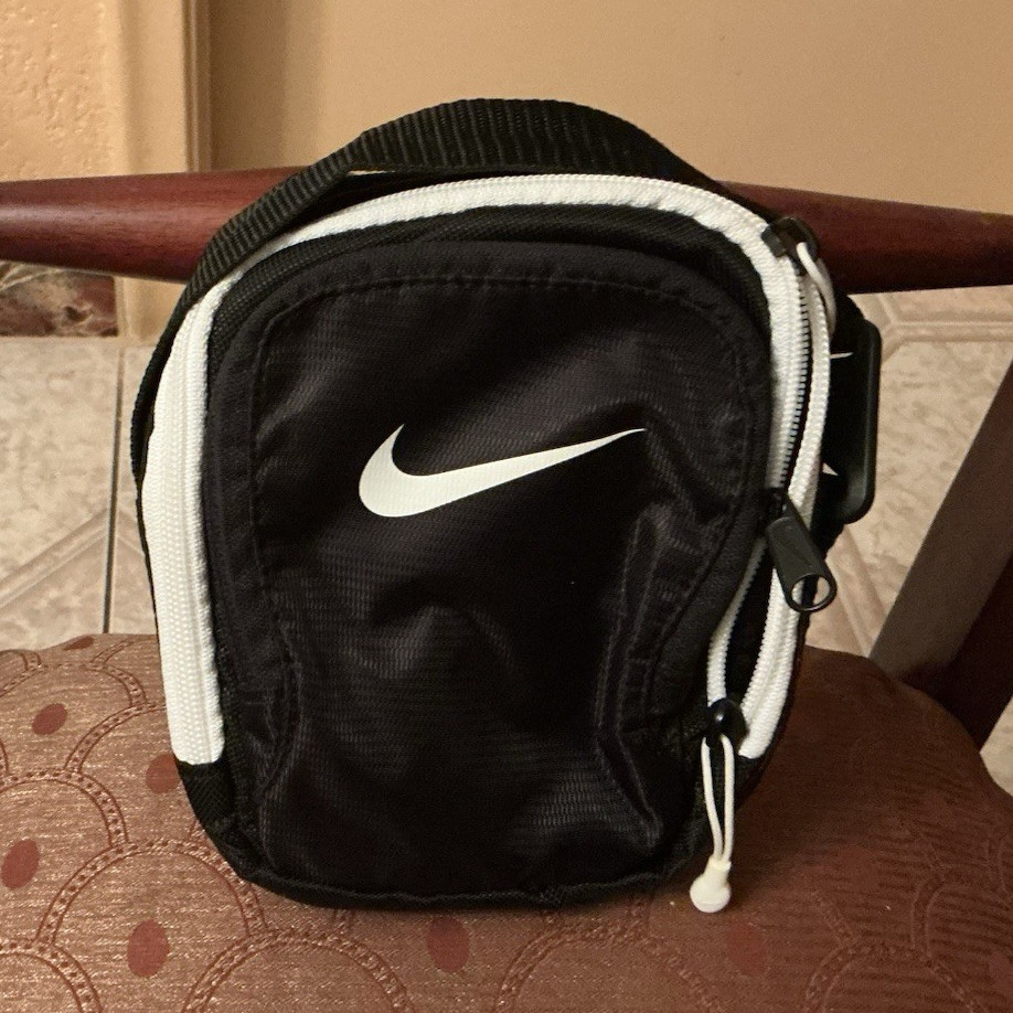 Nike Small Black/White Crossbody Bag Zip Closure Adjustable Strap Outer Pockets