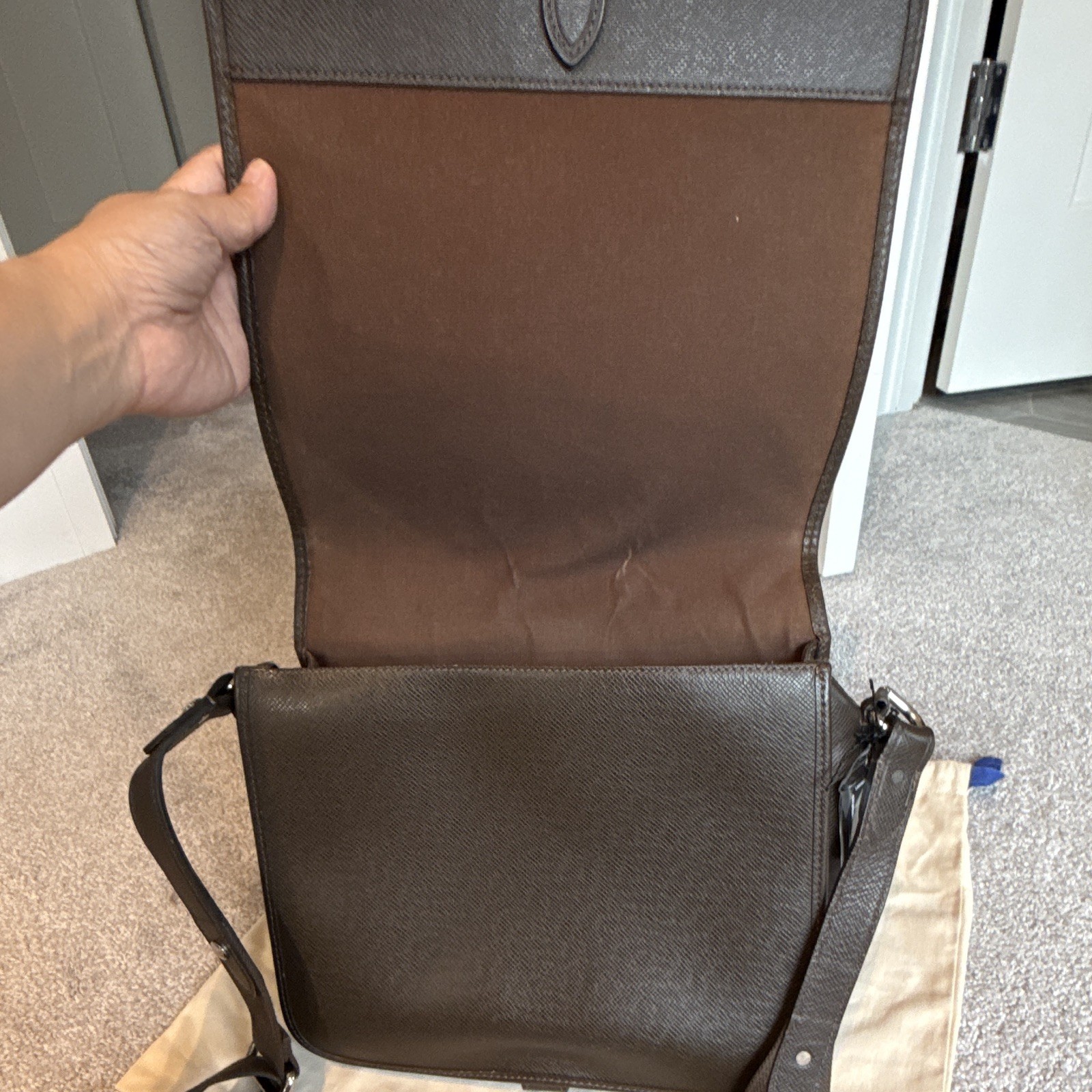 Authenticated Louis Vuitton Brown Men’s Messenger Bag Adjustable Strap w dust ba
