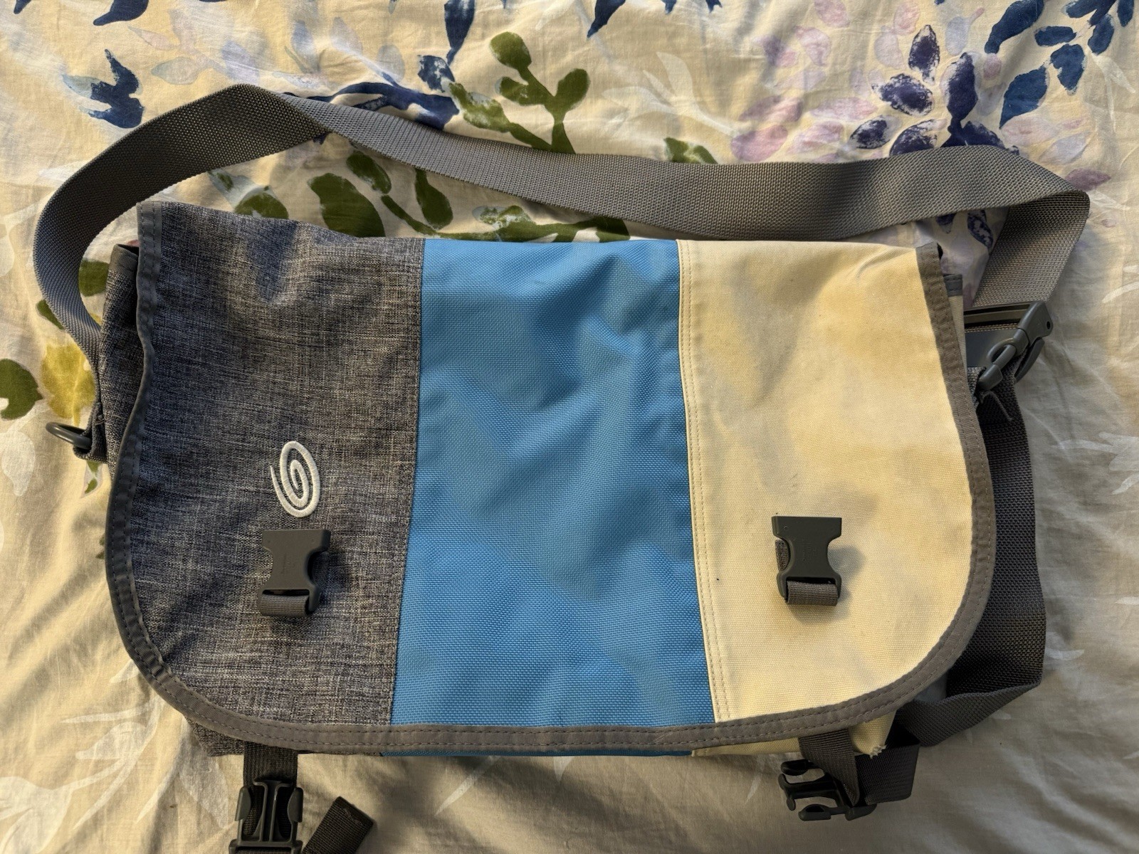 Timbuk2 Medium Colorblock Messenger Bag Blue Gray Beige Buckle Crossbody Pockets