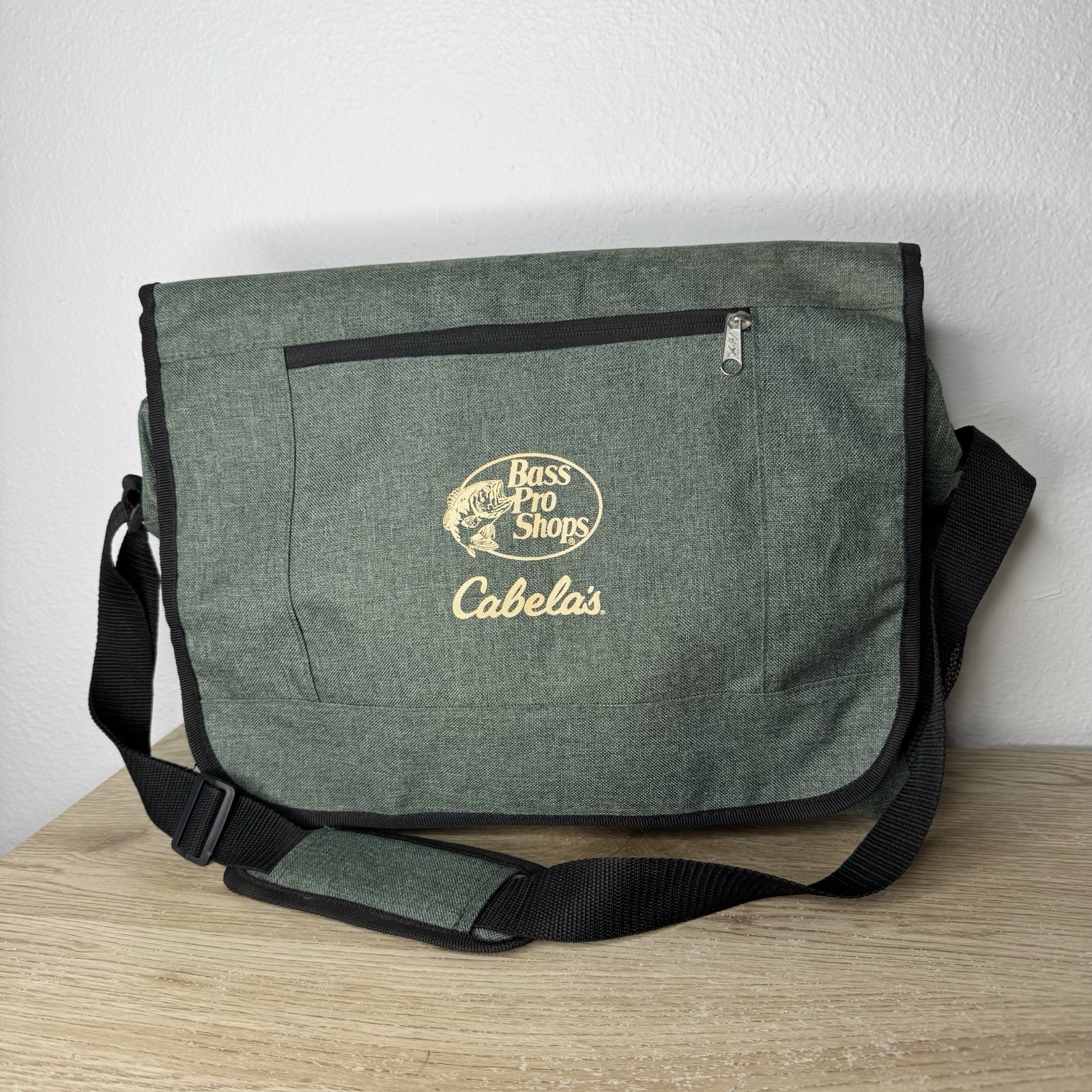 Bass Pro Shops Cabelas Green Satchel Computer Bag Promotional Advertisement Bag