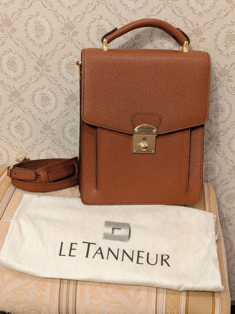 Le Tanneur Vertical Handbag Business Bag w/Shoulder Strap Leather in Brown