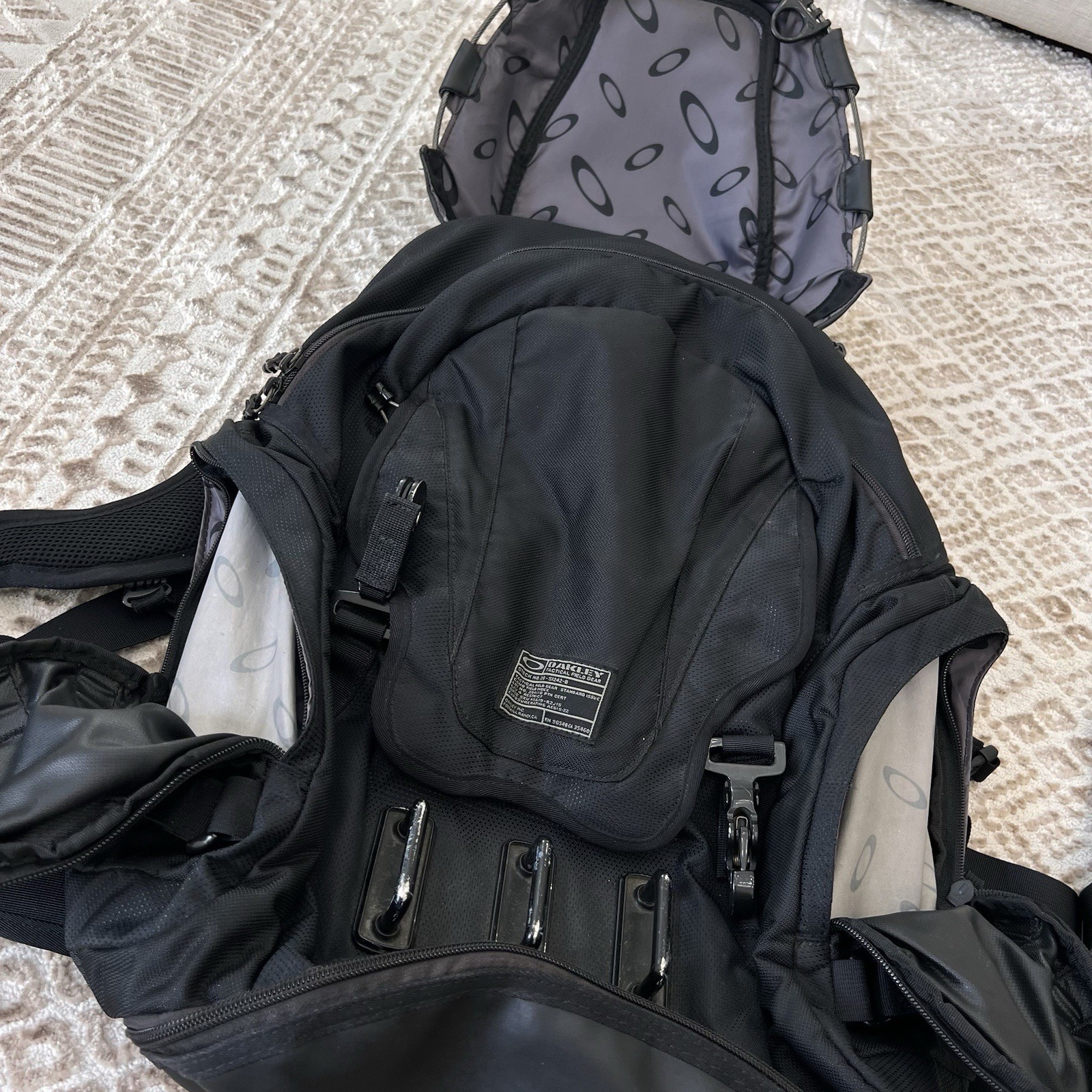 Oakley Kitchen Sink Backpack Stealth Black Gorpcore Tactical Hiking Cargo