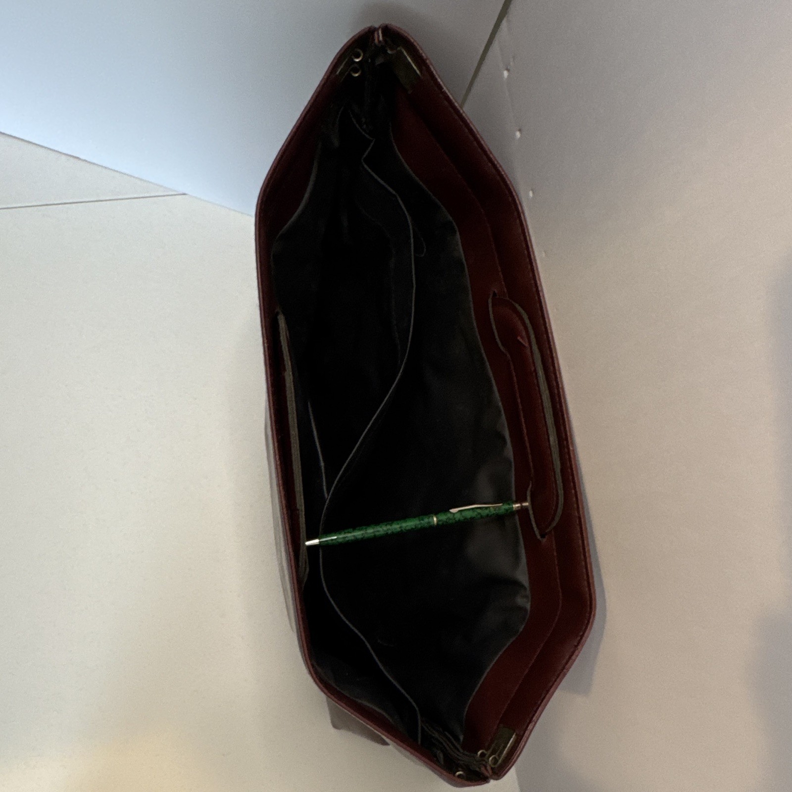 Cambridge Brown Zip Document Briefcase/Portfolio Top Handle w/ Pockets