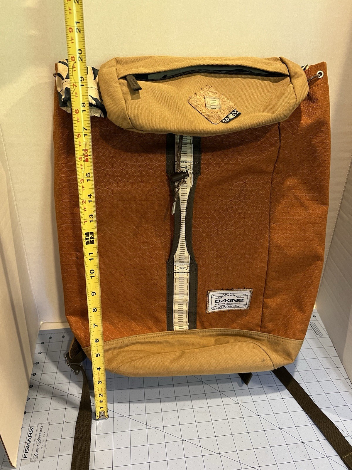Dakine Top Side Loader Rucksack 26L Laptop Backpack USED Khaki Tan Floral