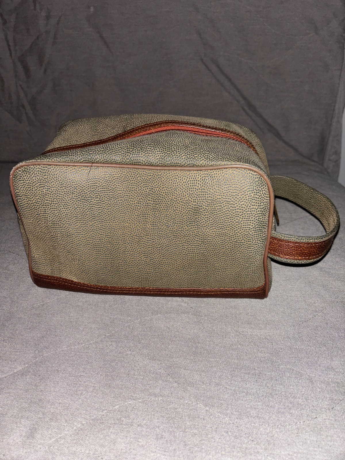 travel kit two tone faux leather green brown 10-3/4″Lx5-1/4″Dx6-1/2″H