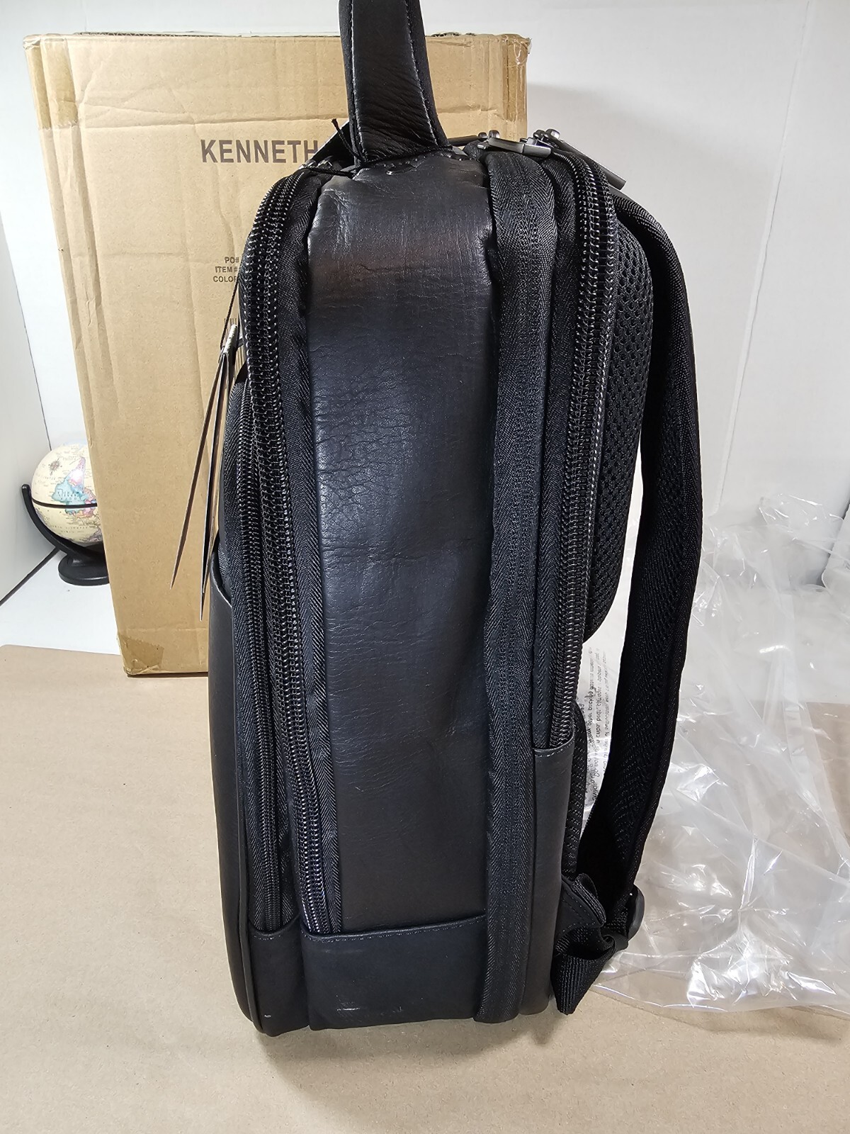 Kenneth Cole Reaction Manhattan Messenger Backpack Black 16″ Laptop $200 Retail