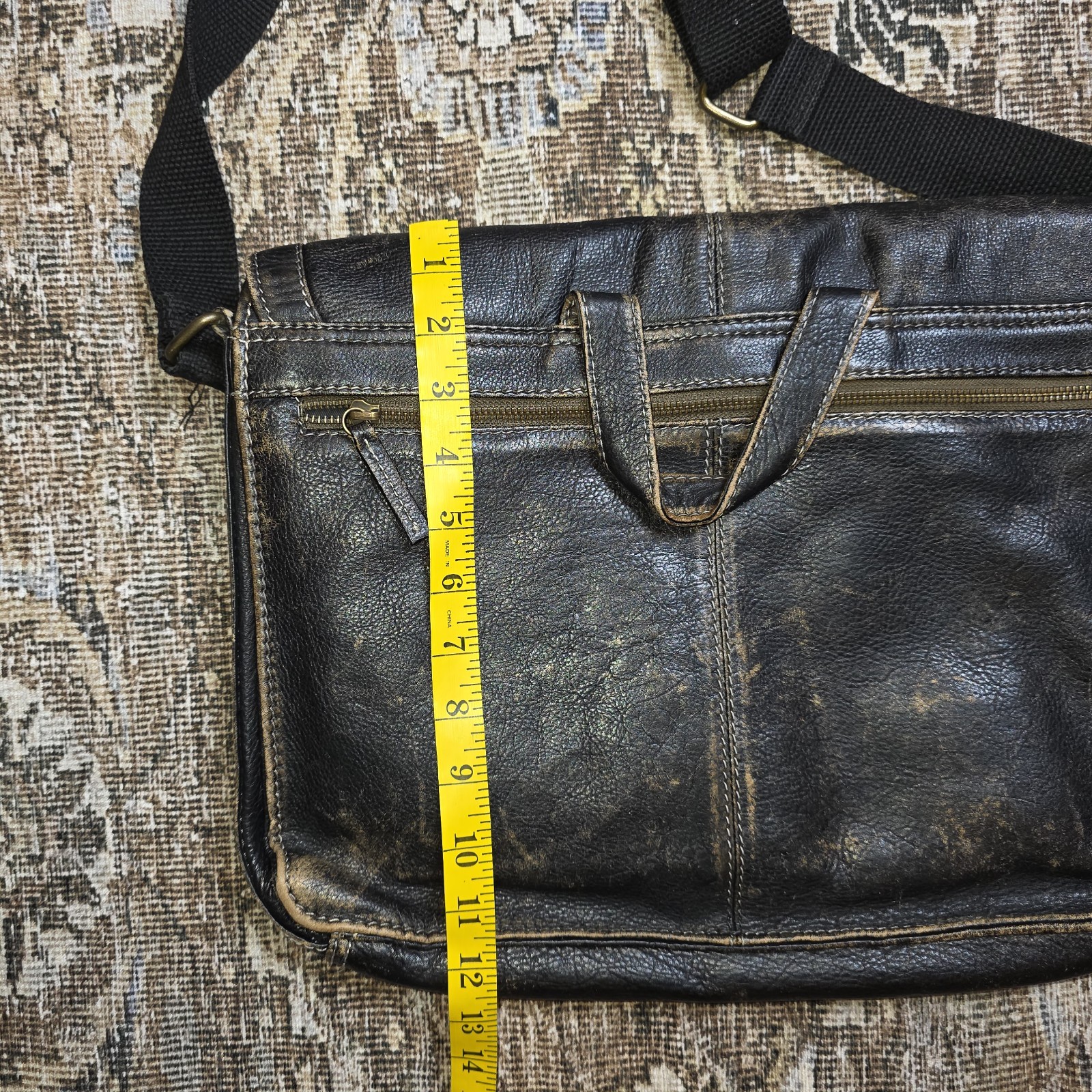Black Rivet Distressed Leather Messenger Bag Laptop Briefcase Crossbody Strap