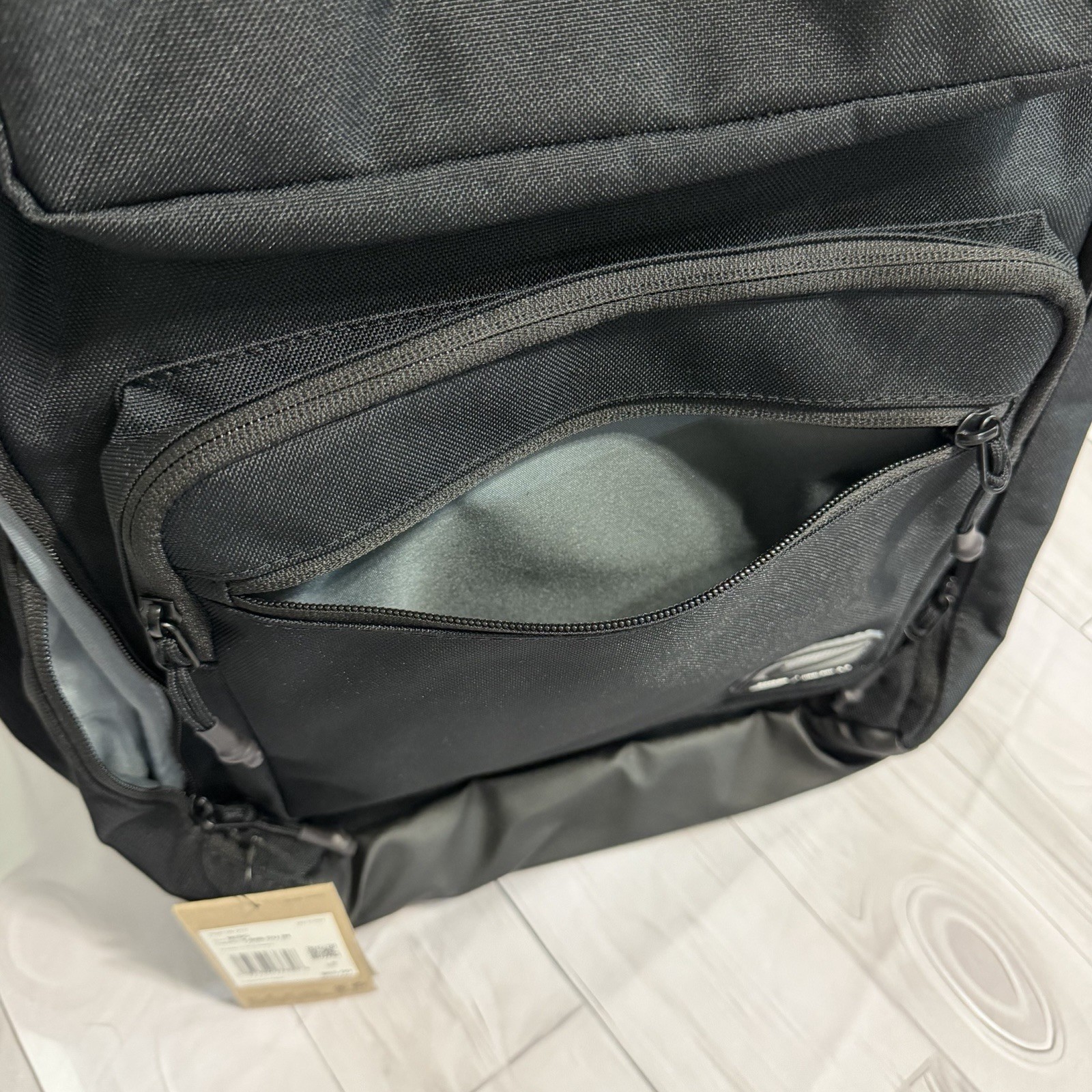 Nike 27L Utility Backpack –Blk/White, Durable Unisex Gym & Travel Bag FN4106-010