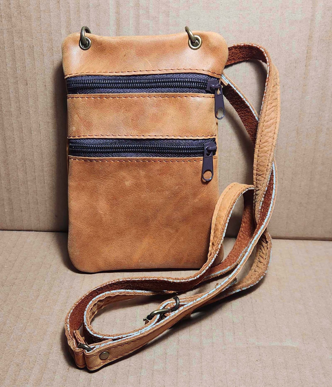 2 POCKET_EURO TRAVEL POUCH_CROSSBODY/NECK_DISTRESSED LEATHER_FAWN_263125