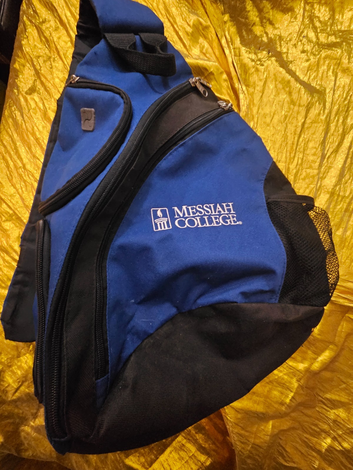 MESSIAH COLLEGE (UNIVERSITY) SLING BAG BACKPACK 18×15 inches – ONE STRAP SLING !