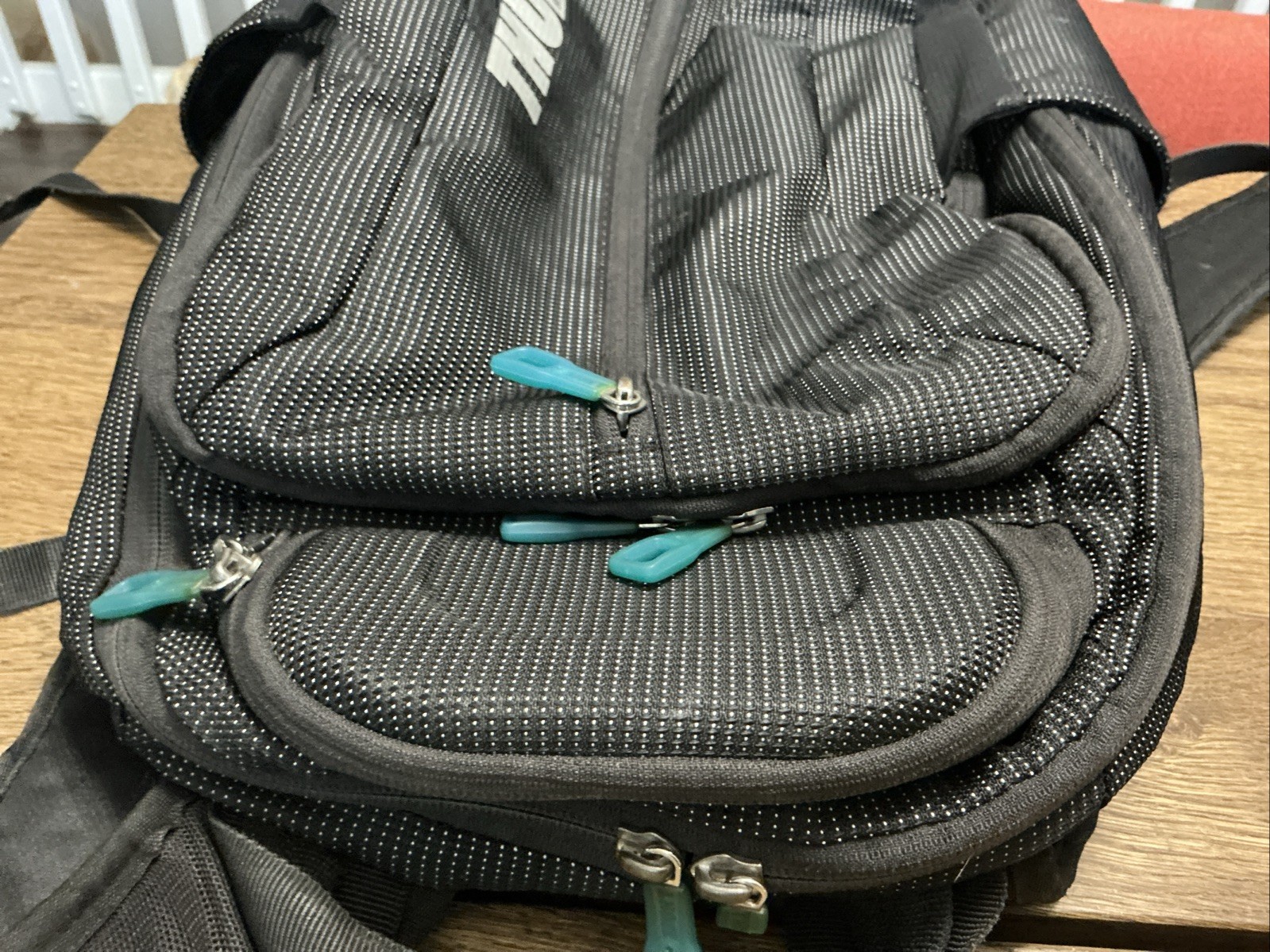 Thule Black Backpack Zip Closure Adjustable Strap Pockets Inner Pockets – READ