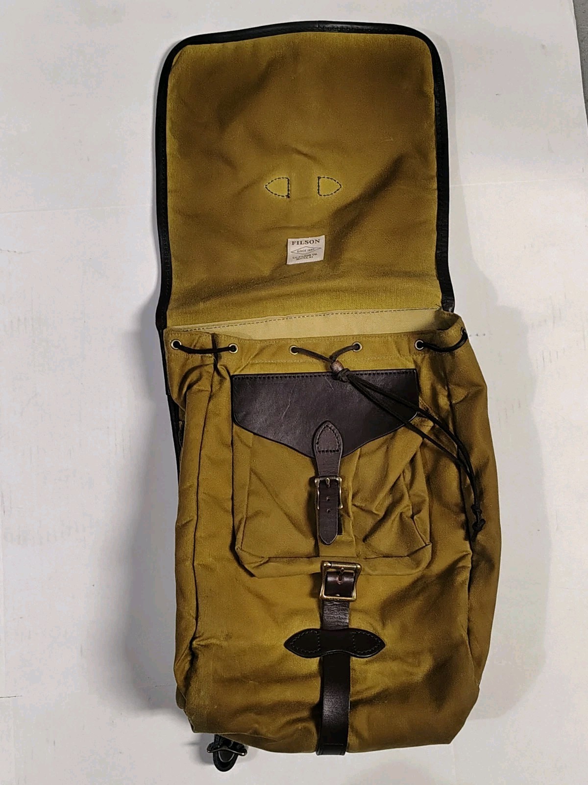 FILSON Rugged Outdoor Backpack Beige Durable Travel Daypack Classic Style