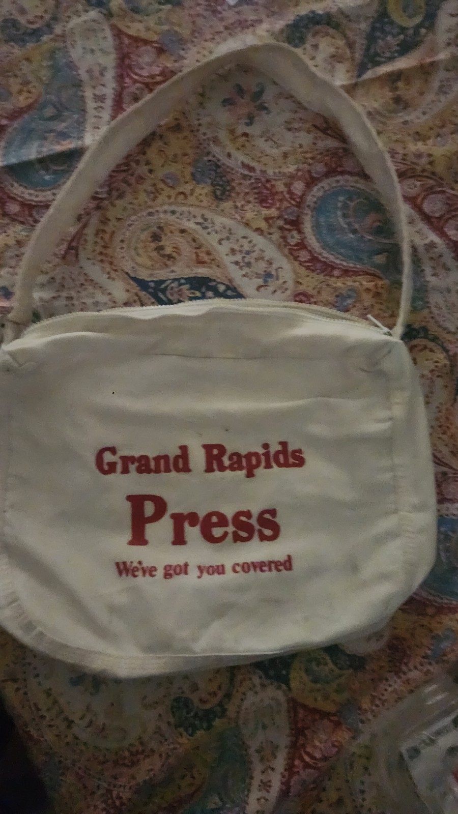 Grand Rapids Press White Zip Closure Unisex Adults Casual Shoulder Bag Purse
