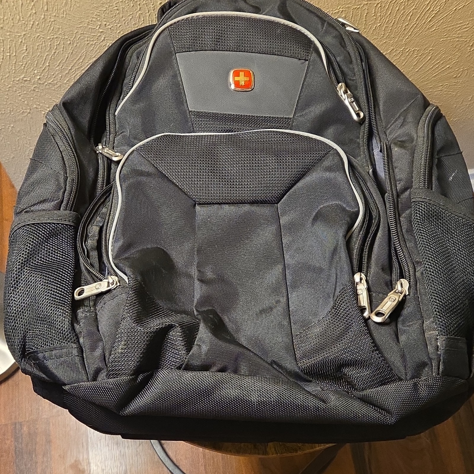 SWISSGEAR Scan Smart Black Backpack Laptop Sleeve Inner & Outer Pockets