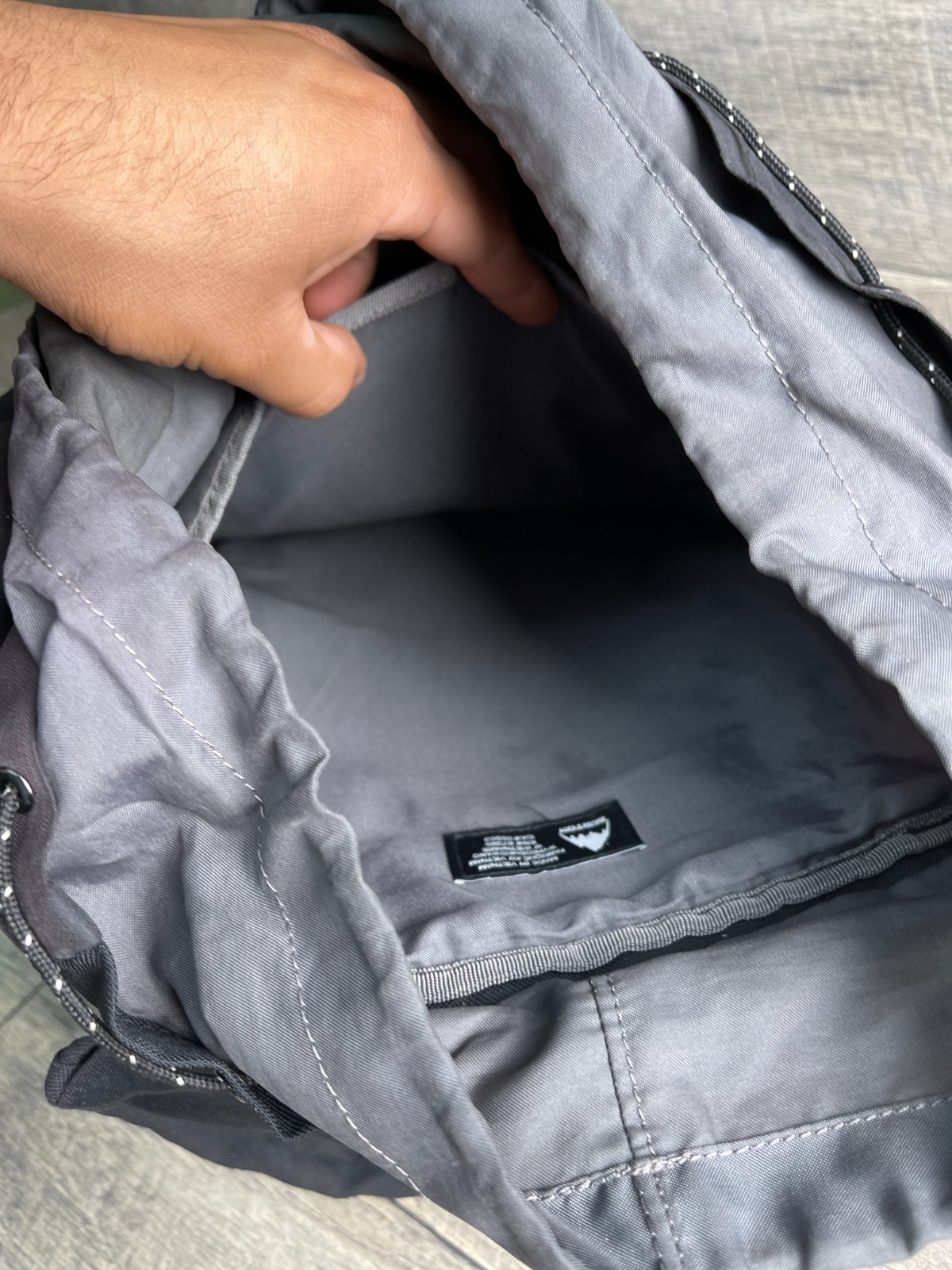 Burton Tinder 25 L Backpack Laptop Compartment Padded Shoulder Straps Travel Bag