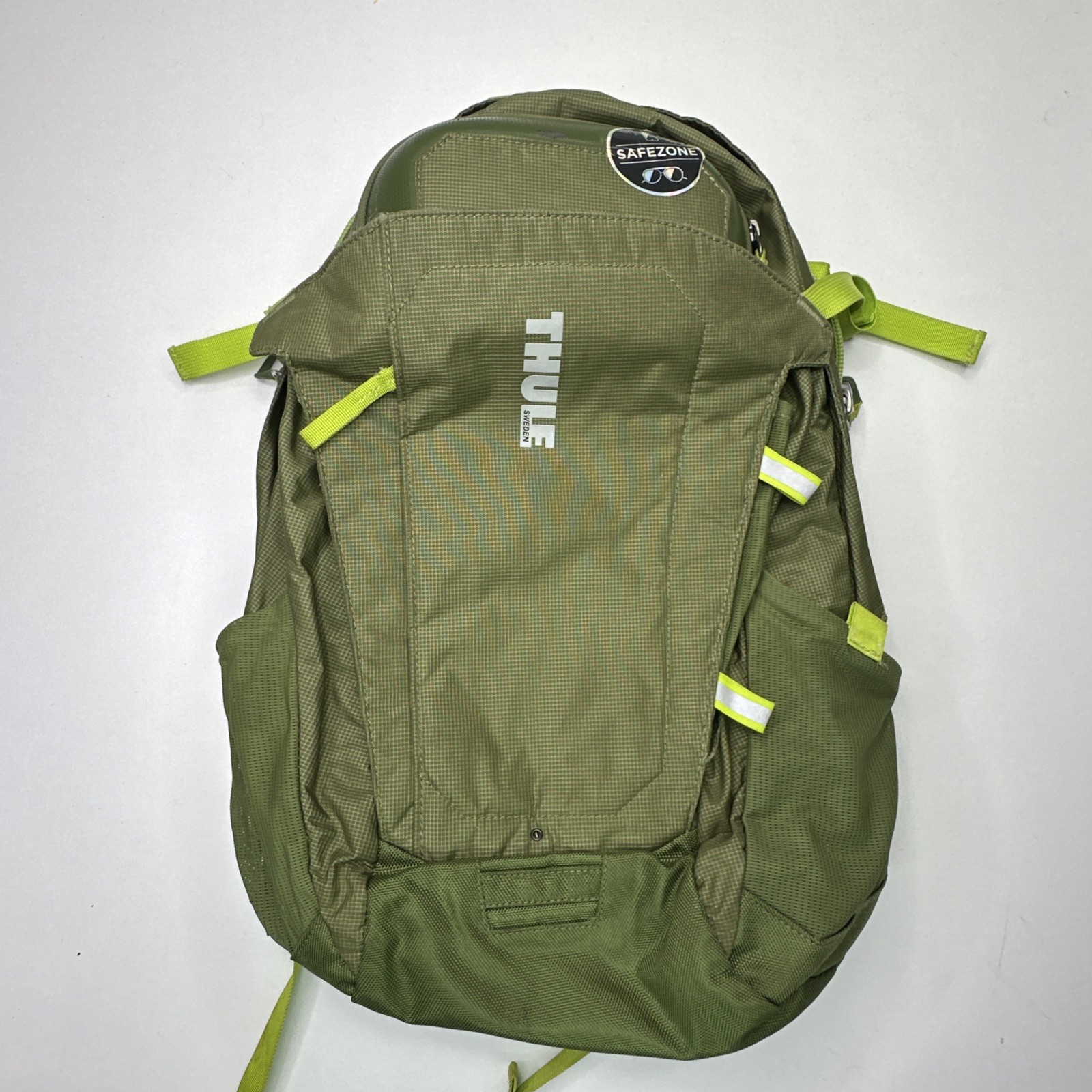 Thule Sweden EnRoute Triumph 2 Laptop Backpack Daypack Hardshell Case Green