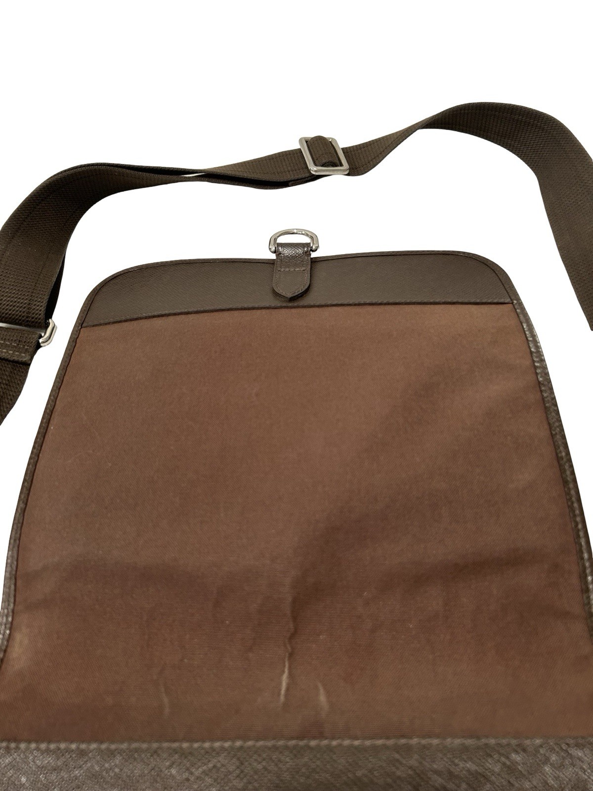 Authentic Louis Vuitton Taiga Andrei Messenger Bag – Grizzli Brown Leather