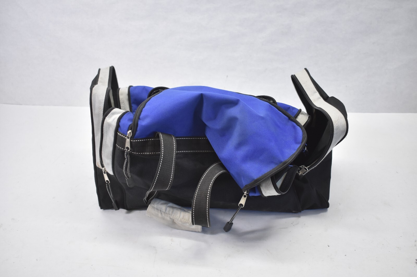 Trailmaker Equipment Duffle Bag Blue/Silver w Shoulder Straps USED WORN
