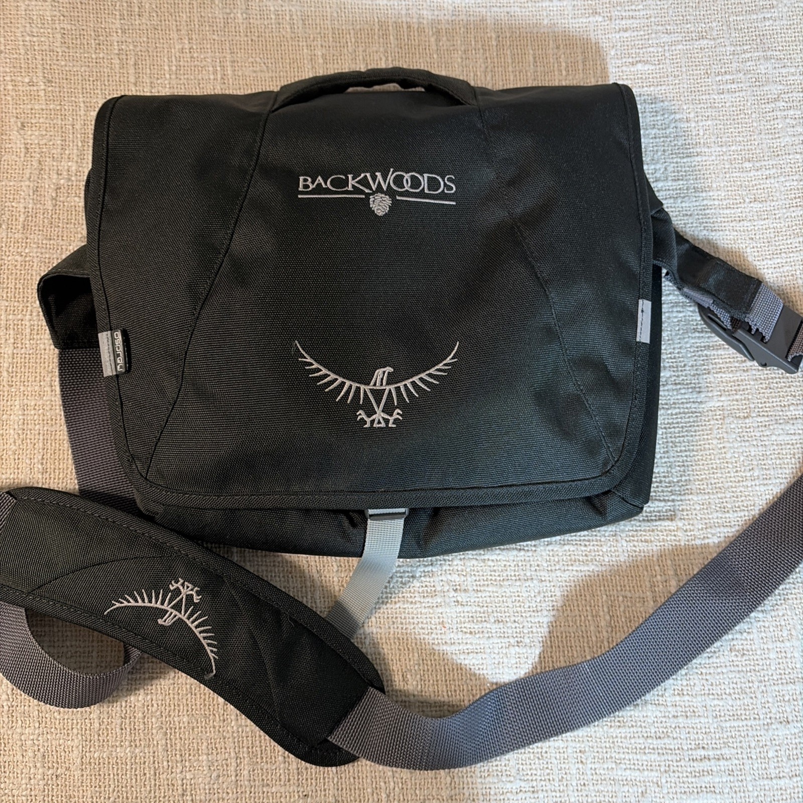 Osprey Backwoods Black Messenger Bag Adjustable Strap Buckle Closure Outdoor EUC