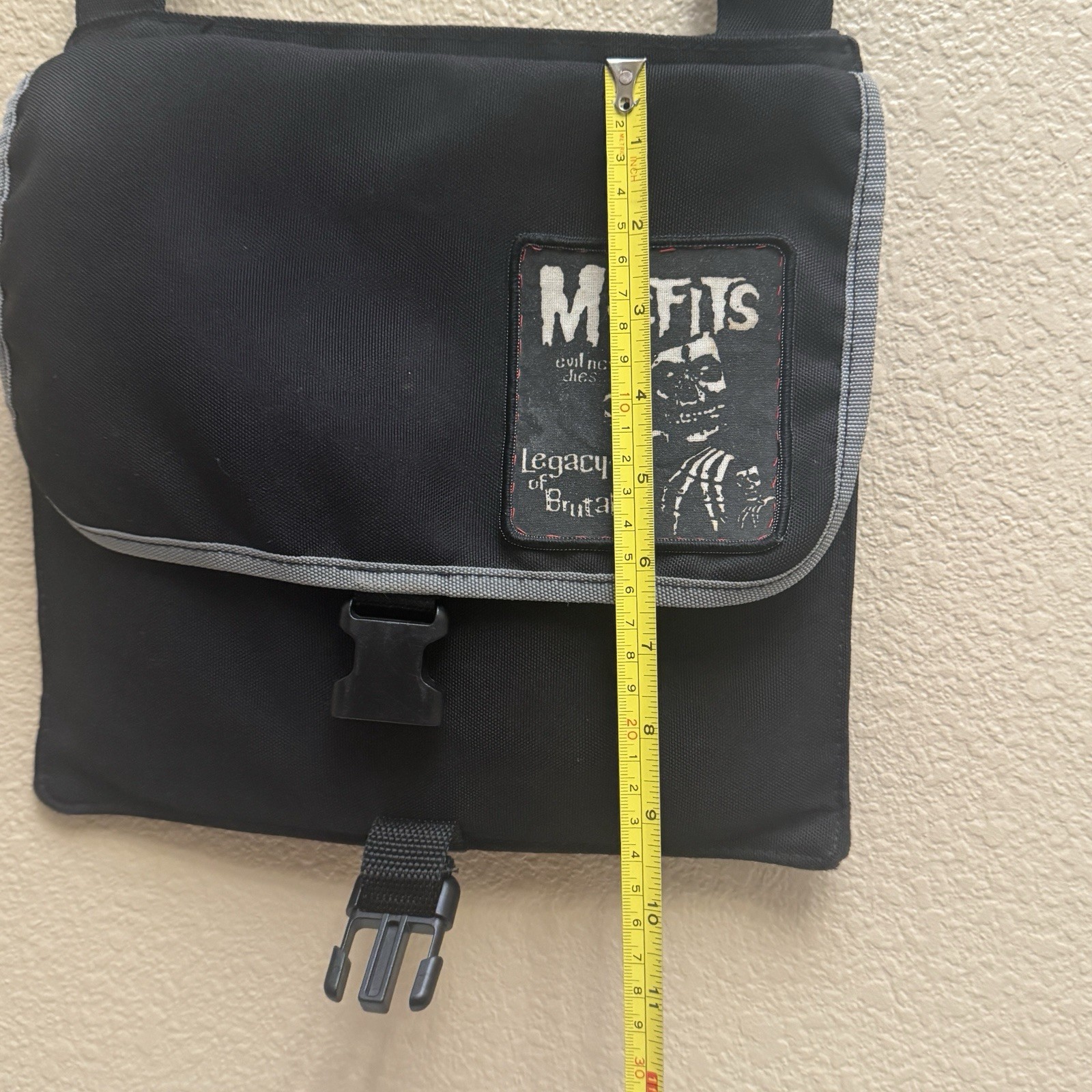 Misfits Messenger Bag-Satchel By Roxy Black 3 Pockets One W/zip Closure Rare!