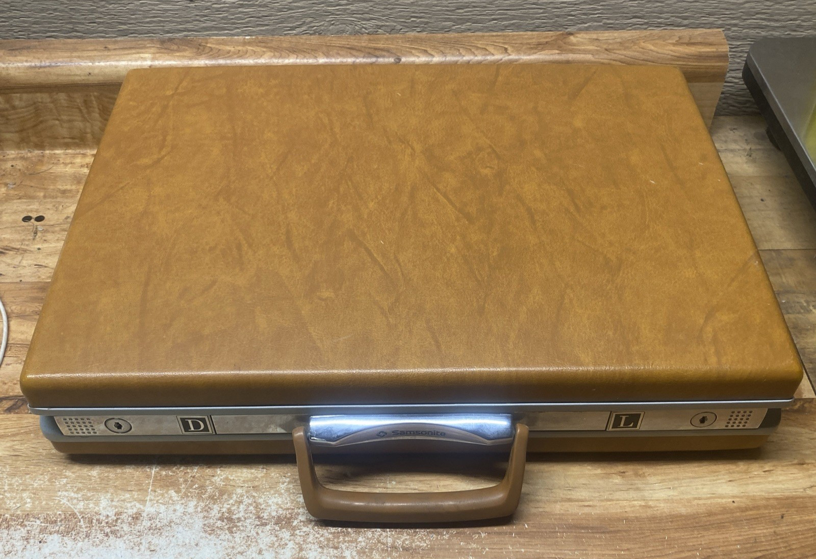 Vintage Samsonite Tan Hard Shell Briefcase Attache Case NO KEY 18x13x4”