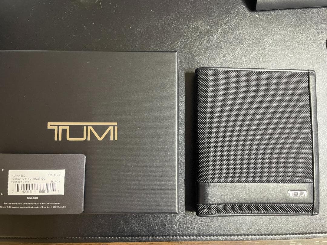 Tumi Alpha SLG Passport & Card Holder Black Leather 14.5x12cm Excellent cond