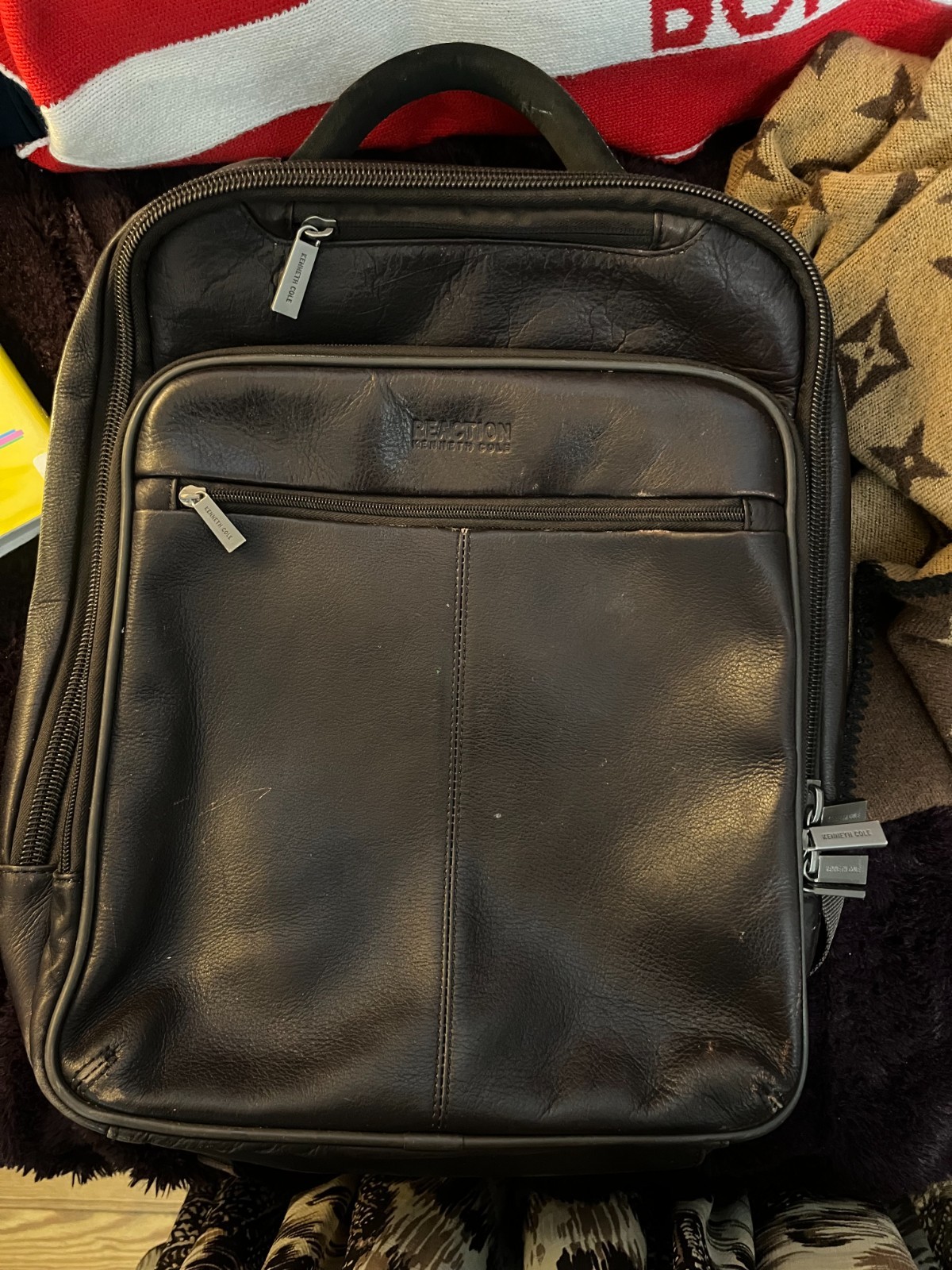 Kenneth Cole REACTION Columbian Leather Backpack Black – Slight Wear 16.25 in
