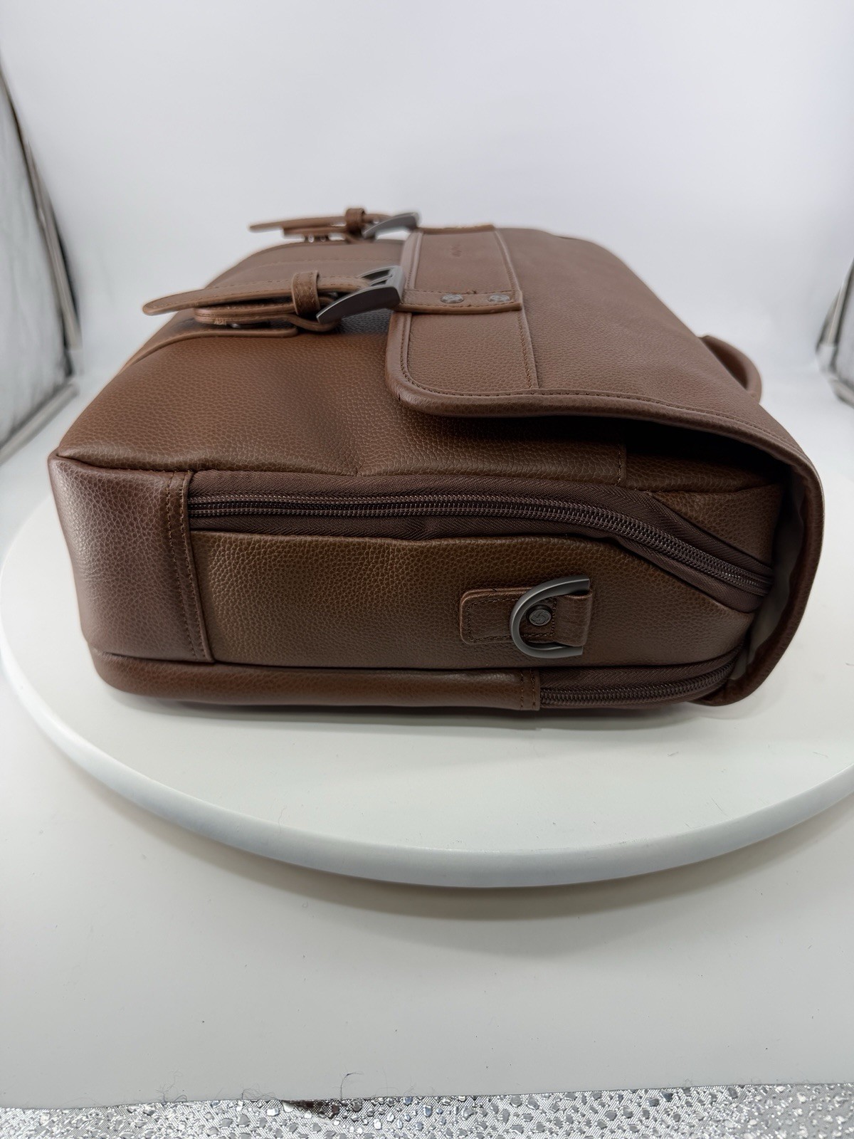 Samsonite Classic Leather Flapover Briefcase Messenger Bag Cognac, Light Use