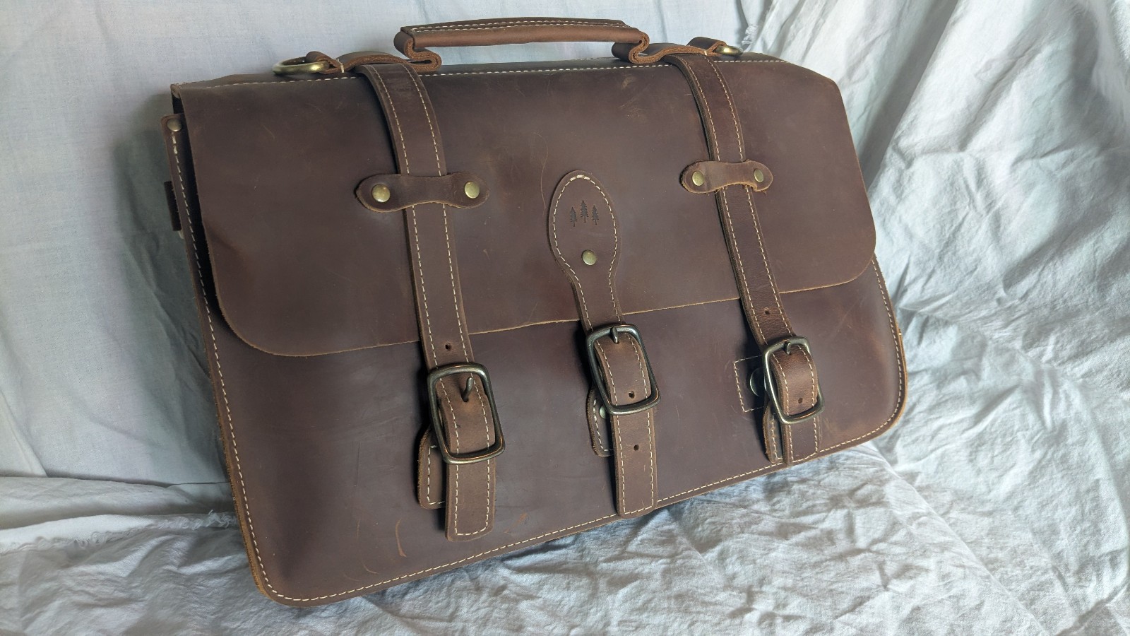 Portland Leather Classic XL Messenger Bag in Canyon Leather
