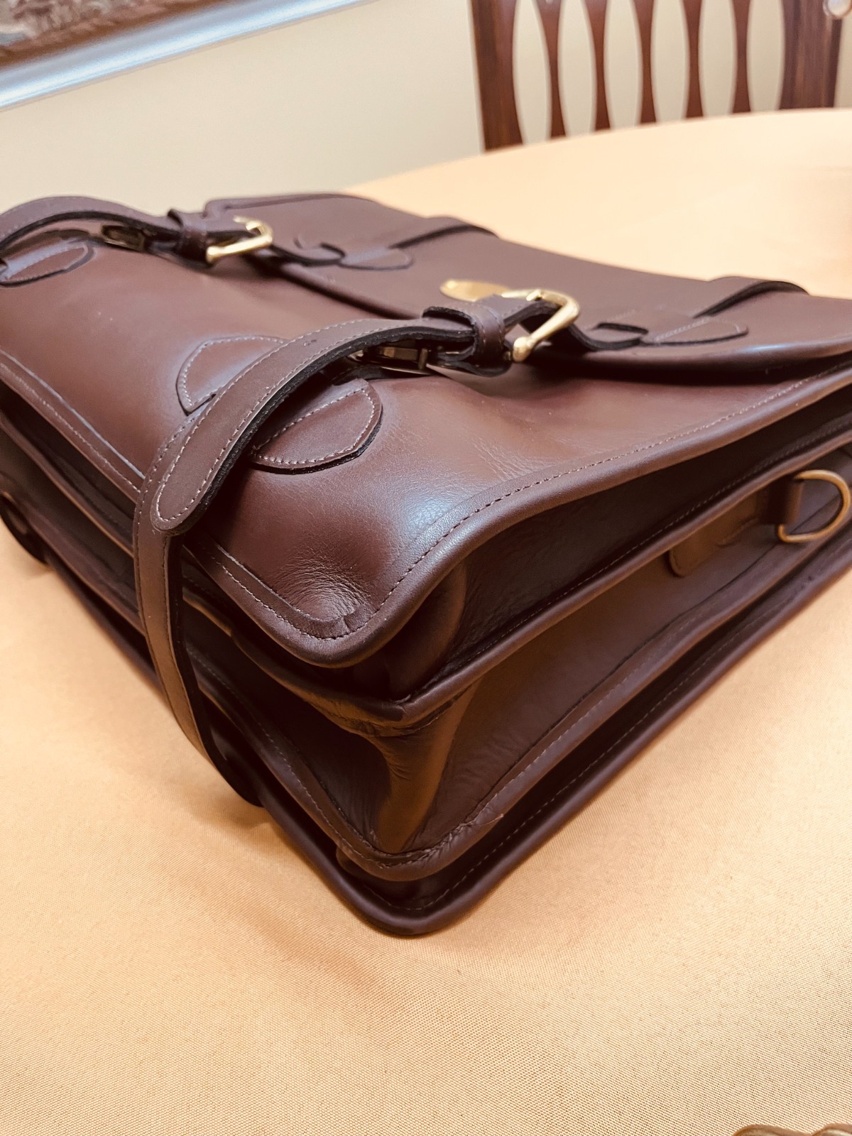 CUSTOM HIDE American Saddle Leather Briefcase / Messenger Bag / Lawyer Bag