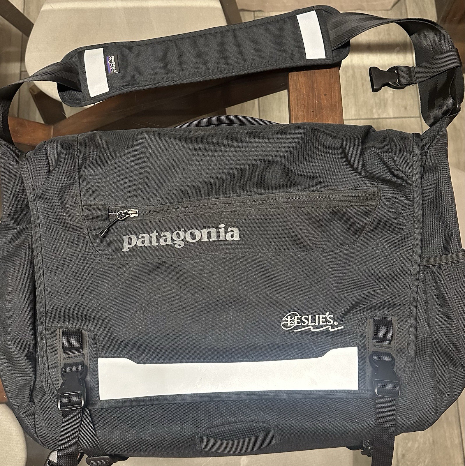 Patagonia Half Mass Computer Messenger Bag Black Rare Reflective Padded Pockets