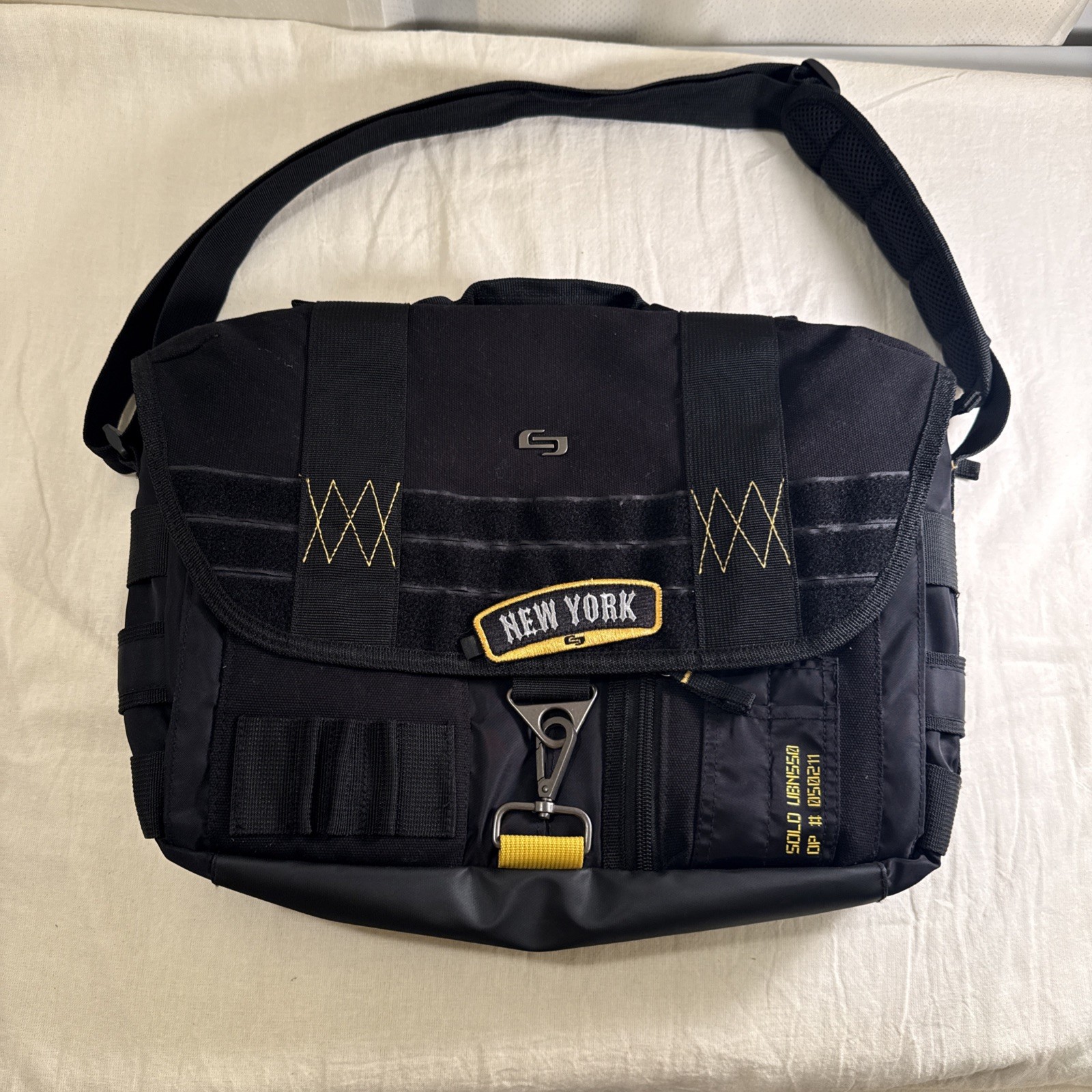 Pre-Owned Solo Radar Messenger Bag Gently Used