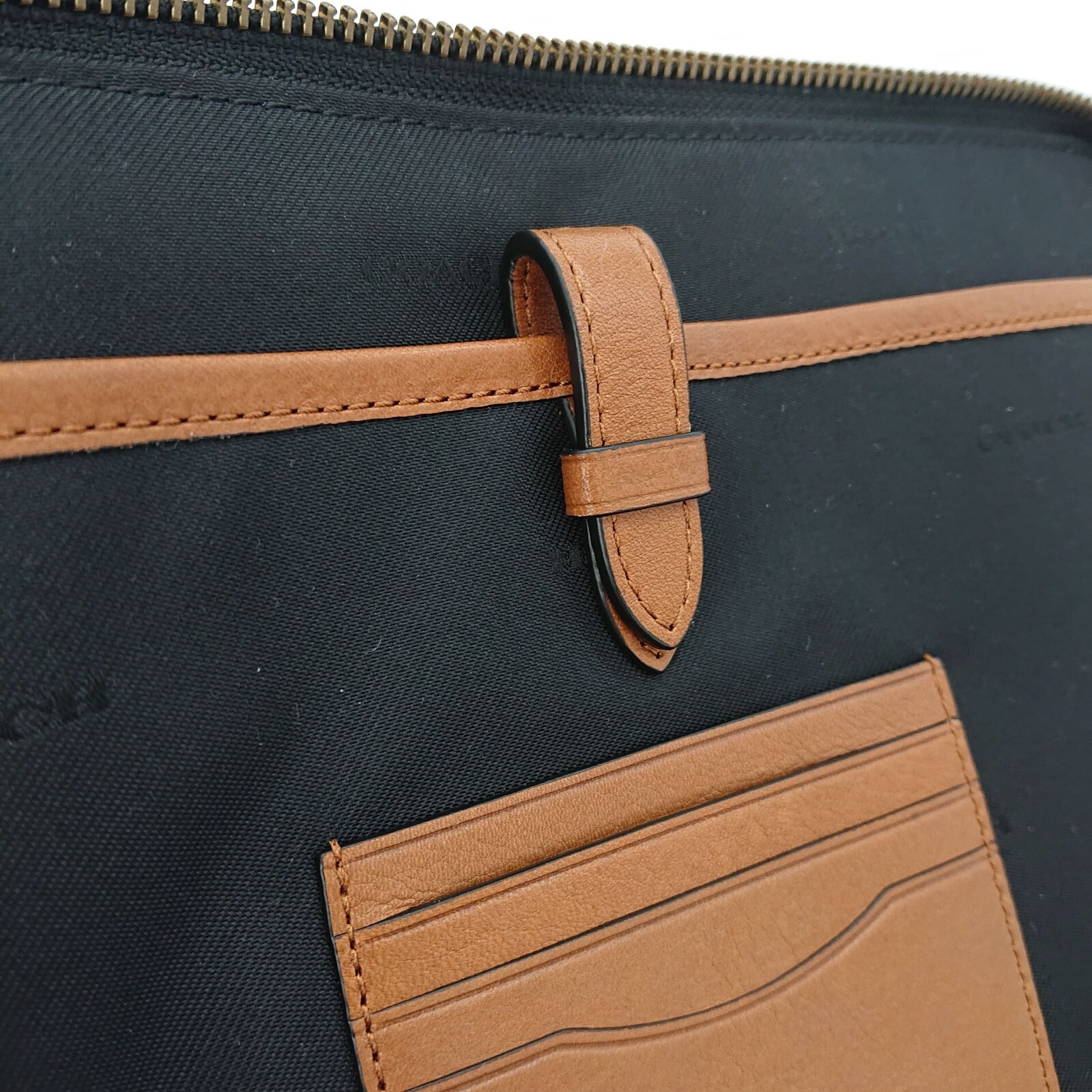 COACH Cluch Bag Tablet Case 64822 Brown Leather Round Zip Made in Vietnam