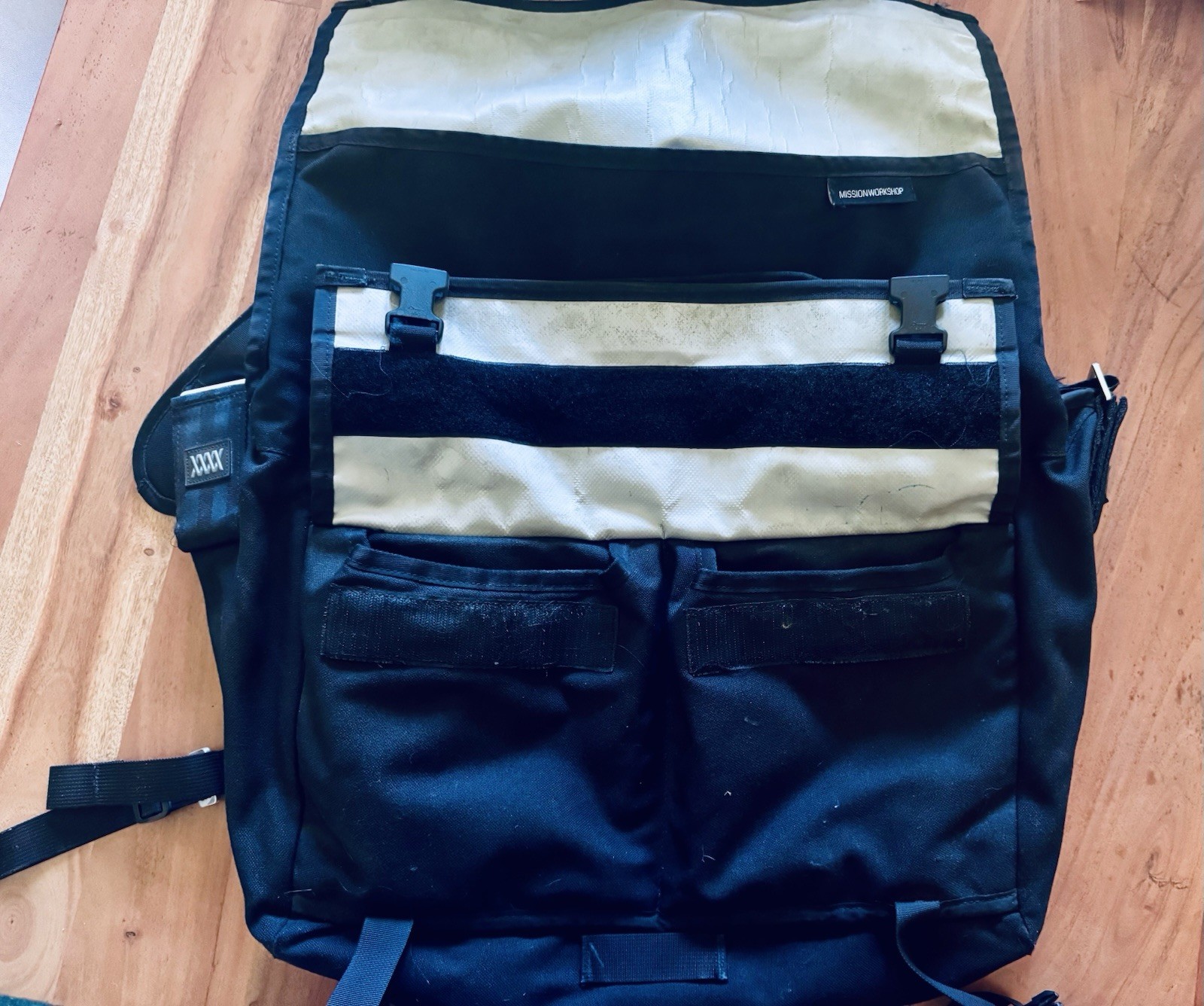 Mission Workshop Rummy 27L Black Waterproof Messenger Bag Classic Roll Top