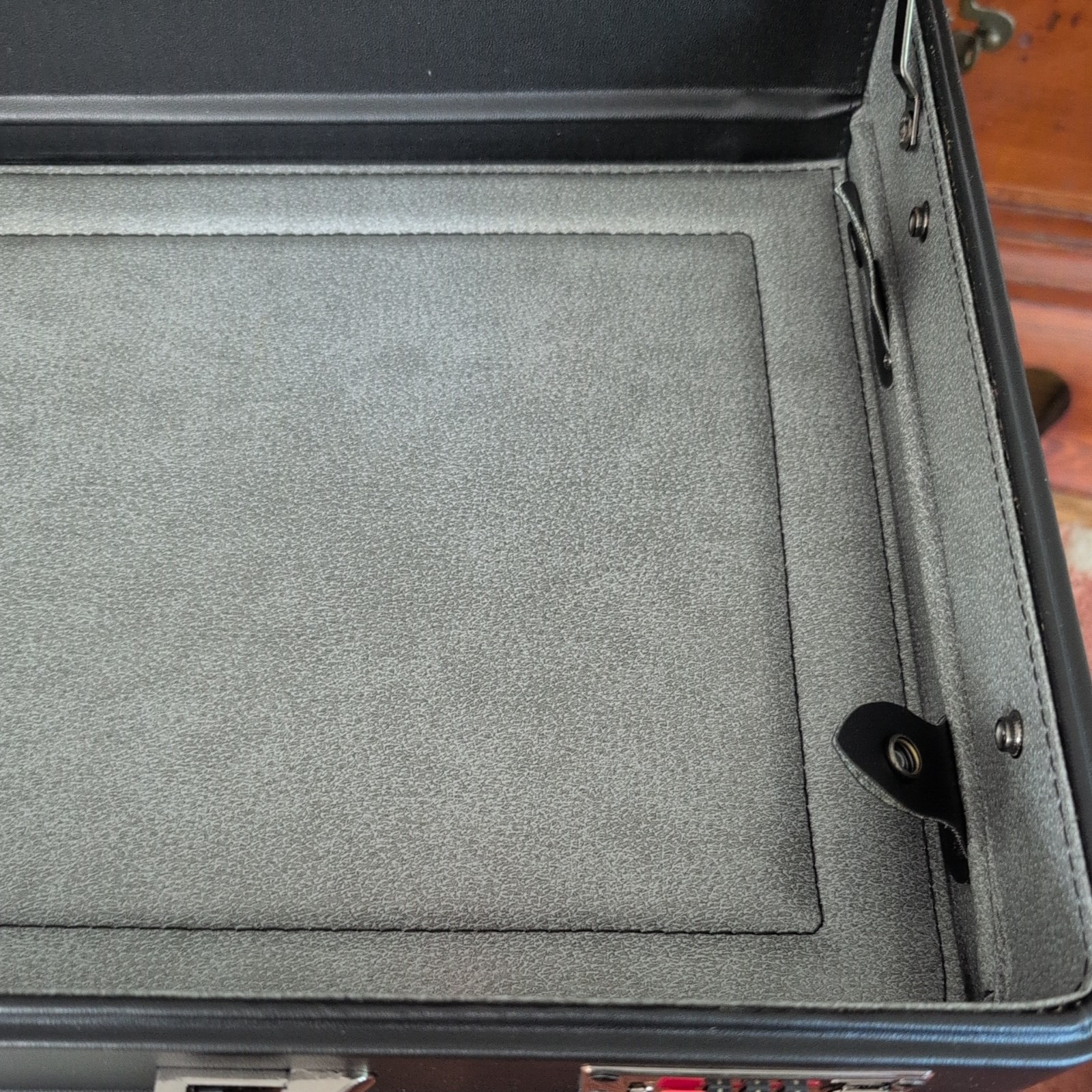 Heritage Black Expandable Leather Attache 4″-5″ 3 File Folder With Pockets 14775